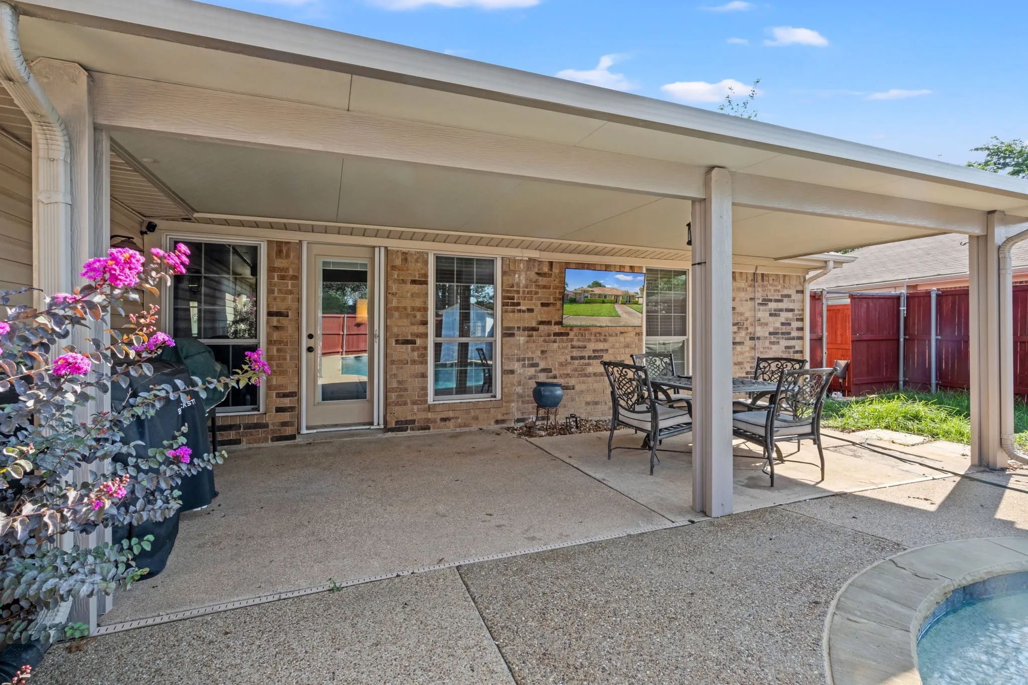 Single Family Residence For Sale in Denton County , 1810 Tiburon Bend, Lewisville, Texas 75067, 3 Bedroom, 2 Bathroom, 2 Garage spaces, 1,699 Sqft, built in 1983, mls#21321943, Real Estate Agent in Lewisville, Homes For Sale in Denton county, Homes For Sale in Lewisville, Realtor in Lewisville Texas, Real Estate Brokerage Independent Realty Texas, Luminita Cordes Realtor