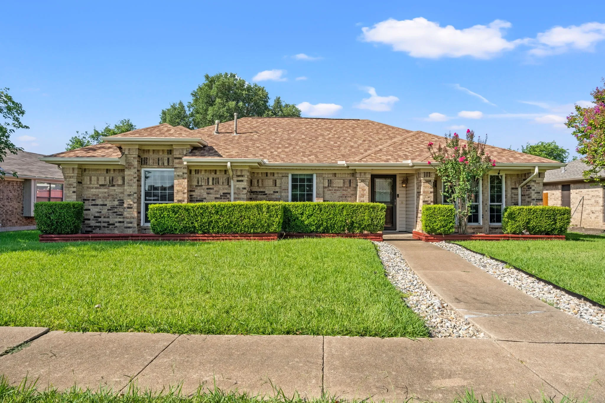 Single Family Residence For Sale in Denton County , 1810 Tiburon Bend, Lewisville, Texas 75067, 3 Bedroom, 2 Bathroom, 2 Garage spaces, 1,699 Sqft, built in 1983, mls#21321943, Real Estate Agent in Lewisville, Homes For Sale in Denton county, Homes For Sale in Lewisville, Realtor in Lewisville Texas, Real Estate Brokerage Independent Realty Texas, Luminita Cordes Realtor