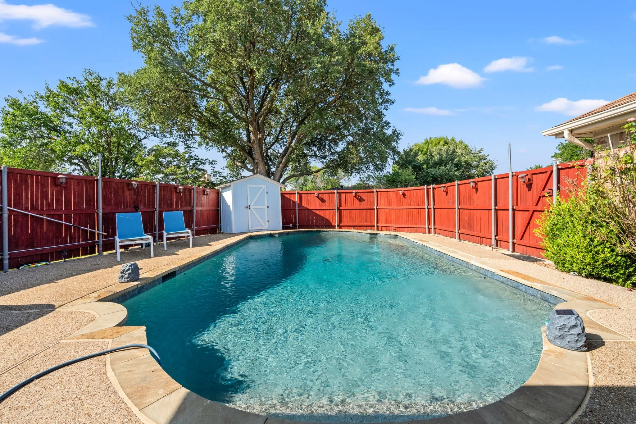 Single Family Residence For Sale in Denton County , 1810 Tiburon Bend, Lewisville, Texas 75067, 3 Bedroom, 2 Bathroom, 2 Garage spaces, 1,699 Sqft, built in 1983, mls#21321943, Real Estate Agent in Lewisville, Homes For Sale in Denton county, Homes For Sale in Lewisville, Realtor in Lewisville Texas, Real Estate Brokerage Independent Realty Texas, Luminita Cordes Realtor