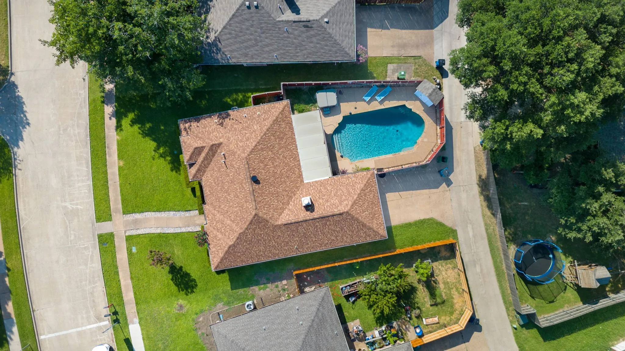 Single Family Residence For Sale in Denton County , 1810 Tiburon Bend, Lewisville, Texas 75067, 3 Bedroom, 2 Bathroom, 2 Garage spaces, 1,699 Sqft, built in 1983, mls#21321943, Real Estate Agent in Lewisville, Homes For Sale in Denton county, Homes For Sale in Lewisville, Realtor in Lewisville Texas, Real Estate Brokerage Independent Realty Texas, Luminita Cordes Realtor