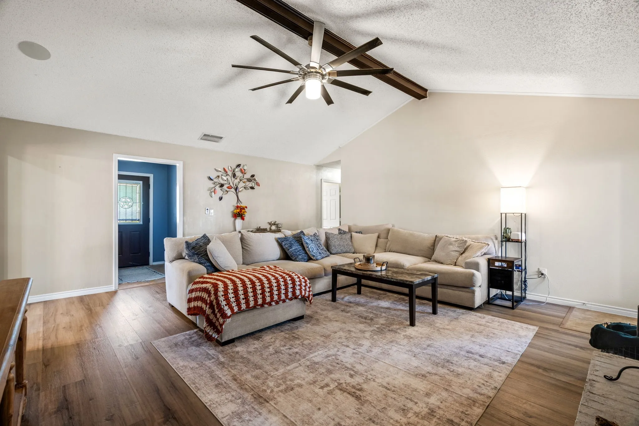 Single Family Residence For Sale in Denton County , 1810 Tiburon Bend, Lewisville, Texas 75067, 3 Bedroom, 2 Bathroom, 2 Garage spaces, 1,699 Sqft, built in 1983, mls#21321943, Real Estate Agent in Lewisville, Homes For Sale in Denton county, Homes For Sale in Lewisville, Realtor in Lewisville Texas, Real Estate Brokerage Independent Realty Texas, Luminita Cordes Realtor