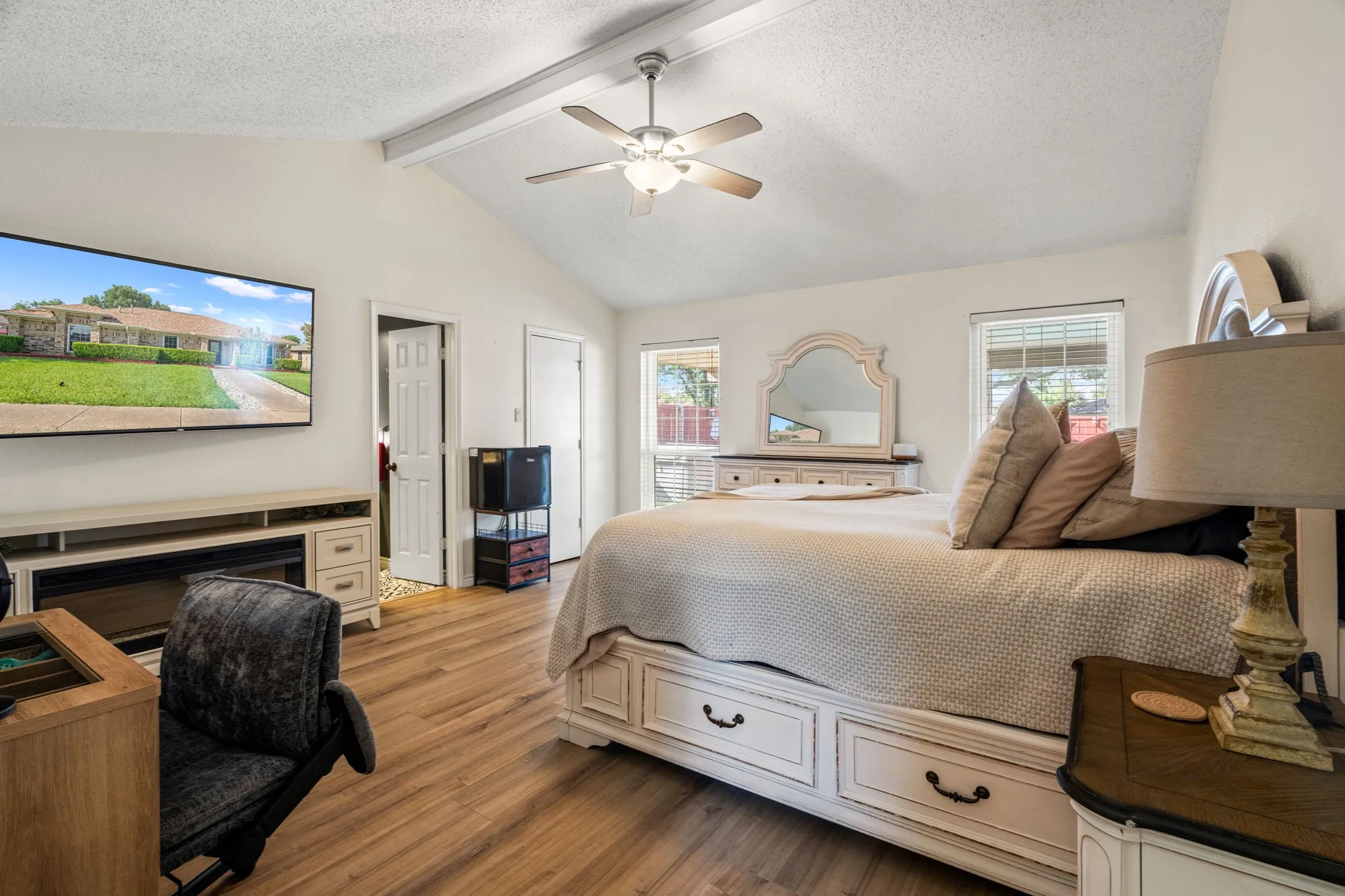 Single Family Residence For Sale in Denton County , 1810 Tiburon Bend, Lewisville, Texas 75067, 3 Bedroom, 2 Bathroom, 2 Garage spaces, 1,699 Sqft, built in 1983, mls#21321943, Real Estate Agent in Lewisville, Homes For Sale in Denton county, Homes For Sale in Lewisville, Realtor in Lewisville Texas, Real Estate Brokerage Independent Realty Texas, Luminita Cordes Realtor