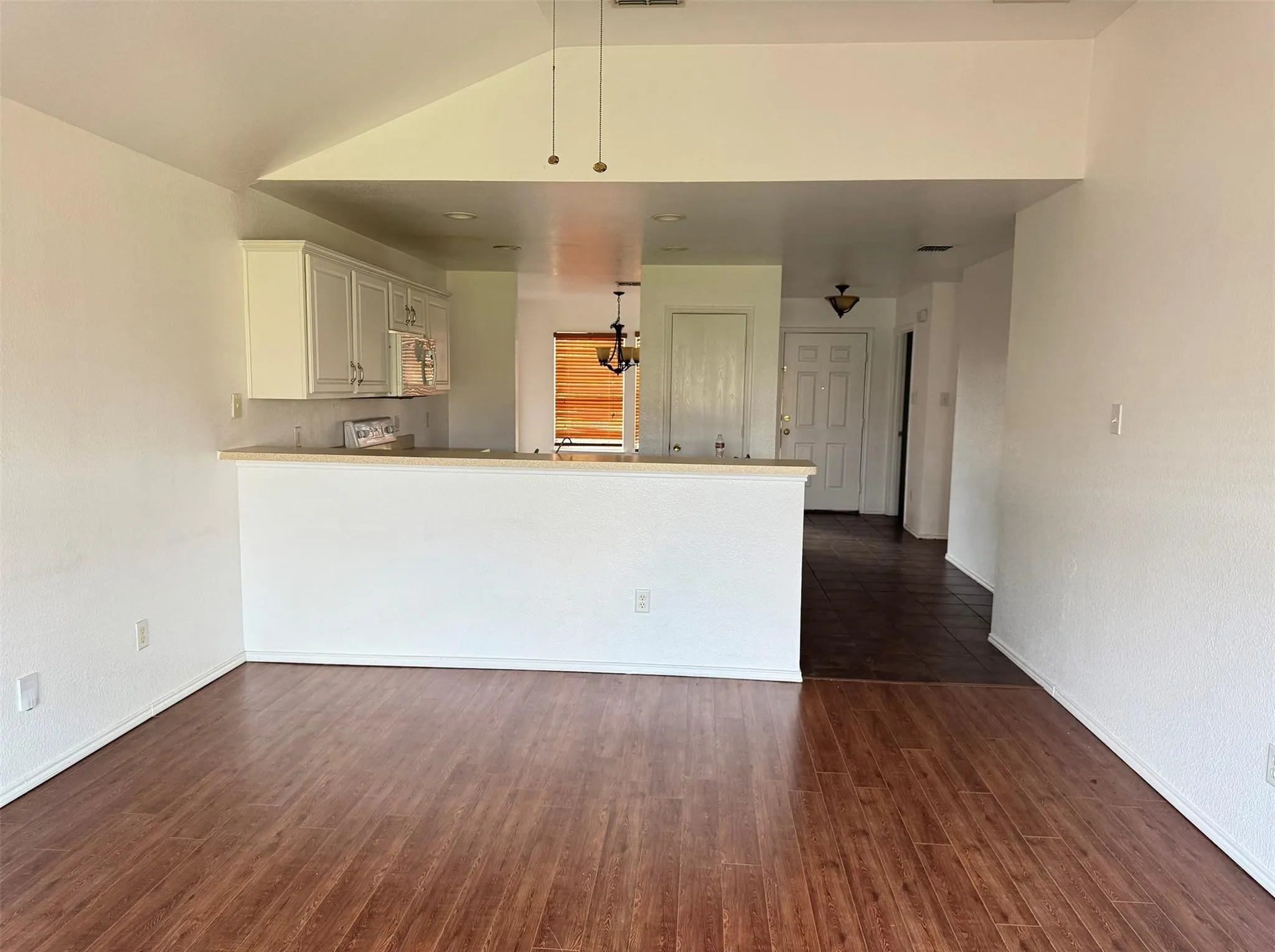 Single Family Residence For Rent in Denton County , 1557 Chivalry Lane, Little Elm, Texas 75068, 3 Bedroom, 2 Bathroom, 2 Garage spaces, 1,401 Sqft, built in 2004, mls#21327113, Real Estate Agent in Little Elm, Homes For Rent in Denton county, Homes For Rent in Little Elm, Realtor in Little Elm Texas, Real Estate Brokerage Independent Realty Texas, Luminita Cordes Realtor