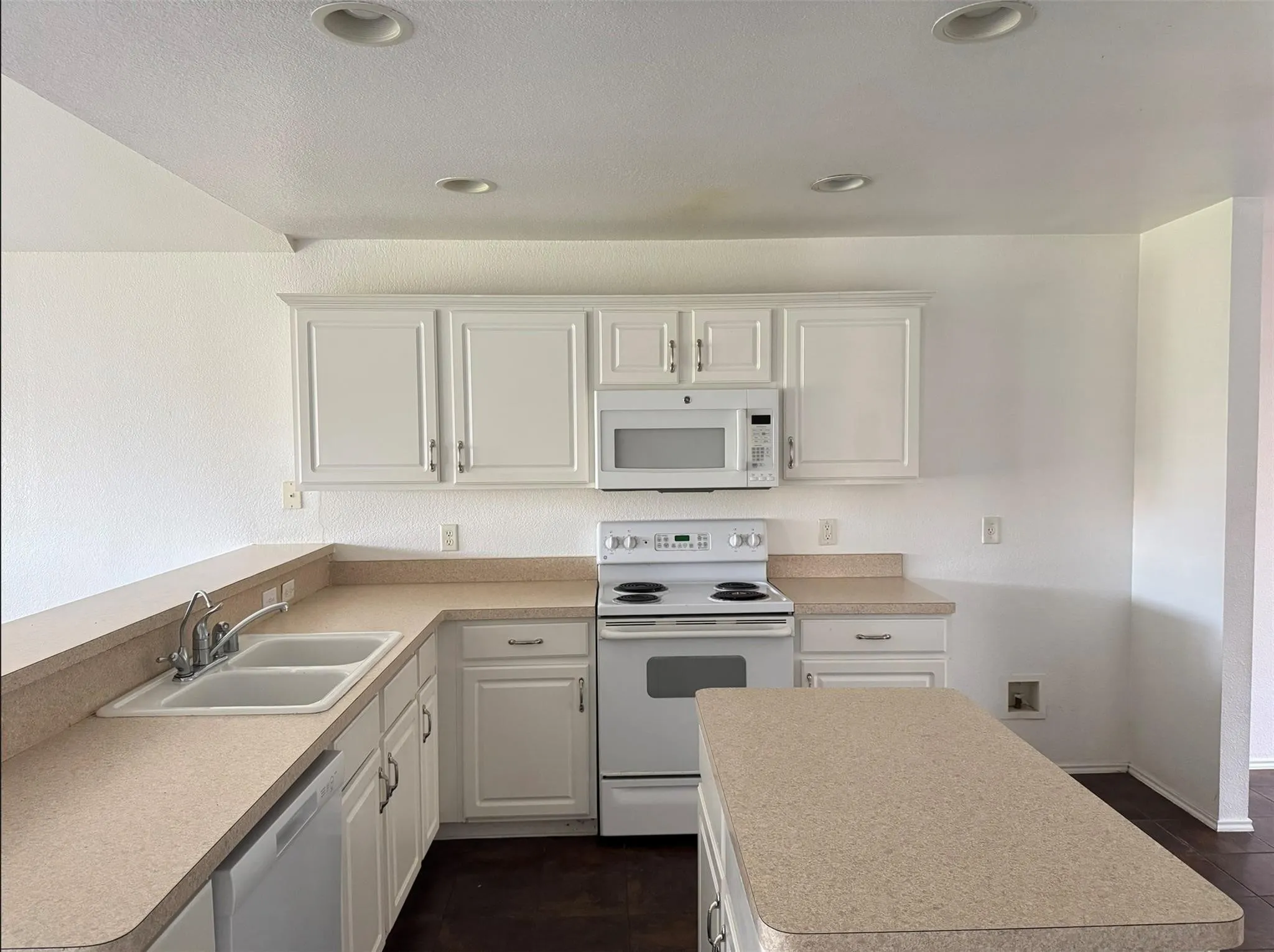 Single Family Residence For Rent in Denton County , 1557 Chivalry Lane, Little Elm, Texas 75068, 3 Bedroom, 2 Bathroom, 2 Garage spaces, 1,401 Sqft, built in 2004, mls#21327113, Real Estate Agent in Little Elm, Homes For Rent in Denton county, Homes For Rent in Little Elm, Realtor in Little Elm Texas, Real Estate Brokerage Independent Realty Texas, Luminita Cordes Realtor