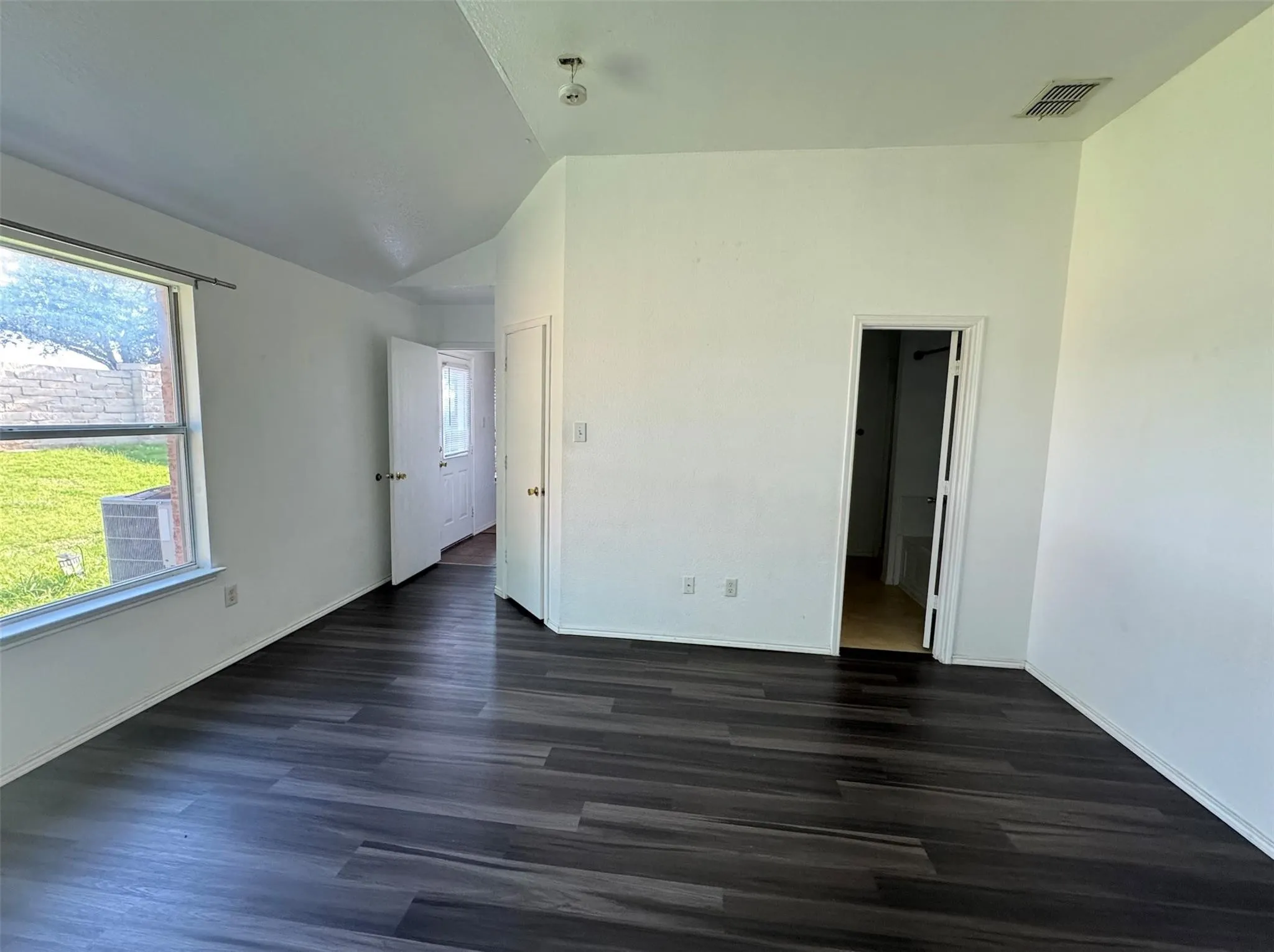 Single Family Residence For Rent in Denton County , 1557 Chivalry Lane, Little Elm, Texas 75068, 3 Bedroom, 2 Bathroom, 2 Garage spaces, 1,401 Sqft, built in 2004, mls#21327113, Real Estate Agent in Little Elm, Homes For Rent in Denton county, Homes For Rent in Little Elm, Realtor in Little Elm Texas, Real Estate Brokerage Independent Realty Texas, Luminita Cordes Realtor