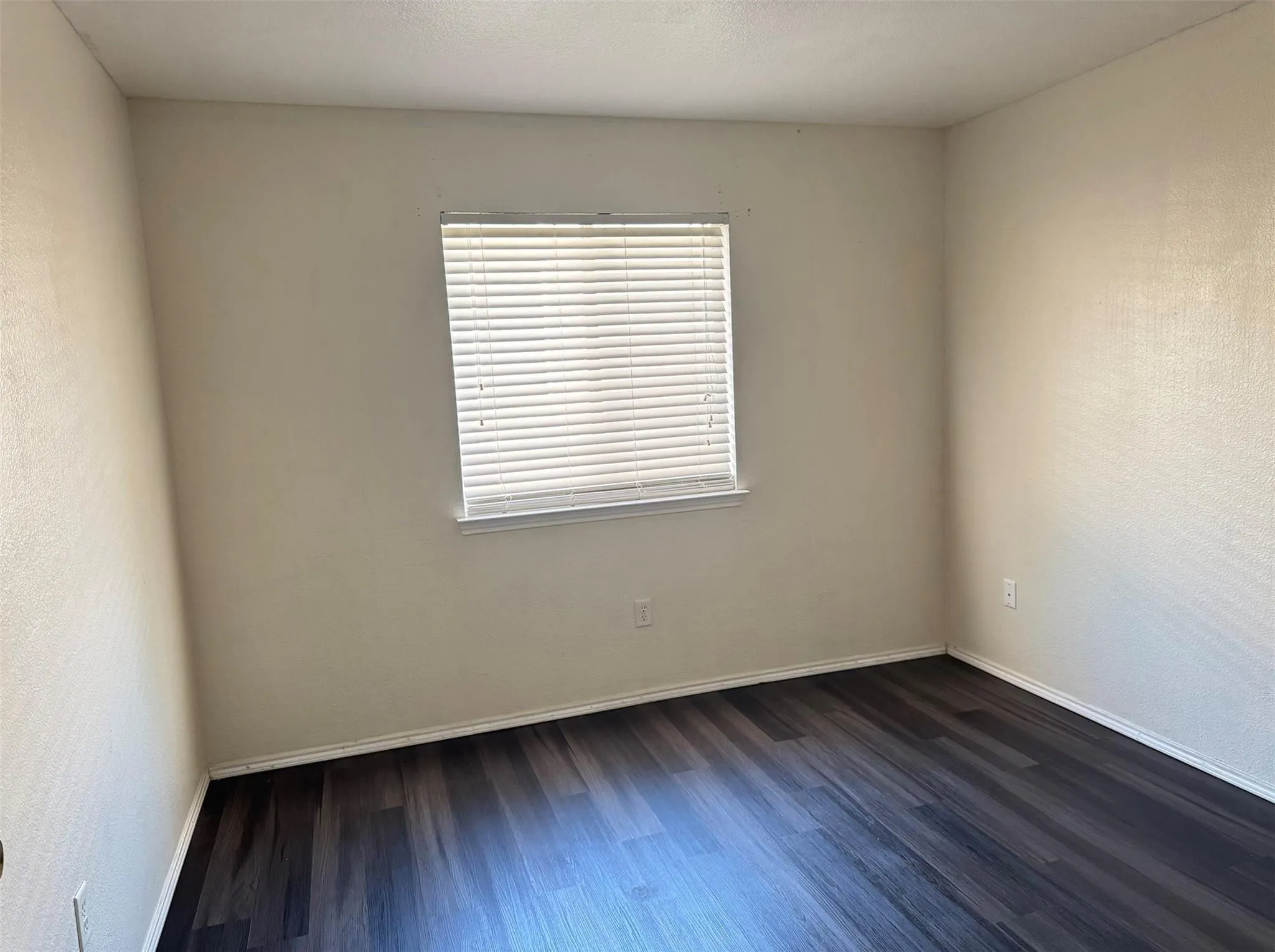 Single Family Residence For Rent in Denton County , 1557 Chivalry Lane, Little Elm, Texas 75068, 3 Bedroom, 2 Bathroom, 2 Garage spaces, 1,401 Sqft, built in 2004, mls#21327113, Real Estate Agent in Little Elm, Homes For Rent in Denton county, Homes For Rent in Little Elm, Realtor in Little Elm Texas, Real Estate Brokerage Independent Realty Texas, Luminita Cordes Realtor