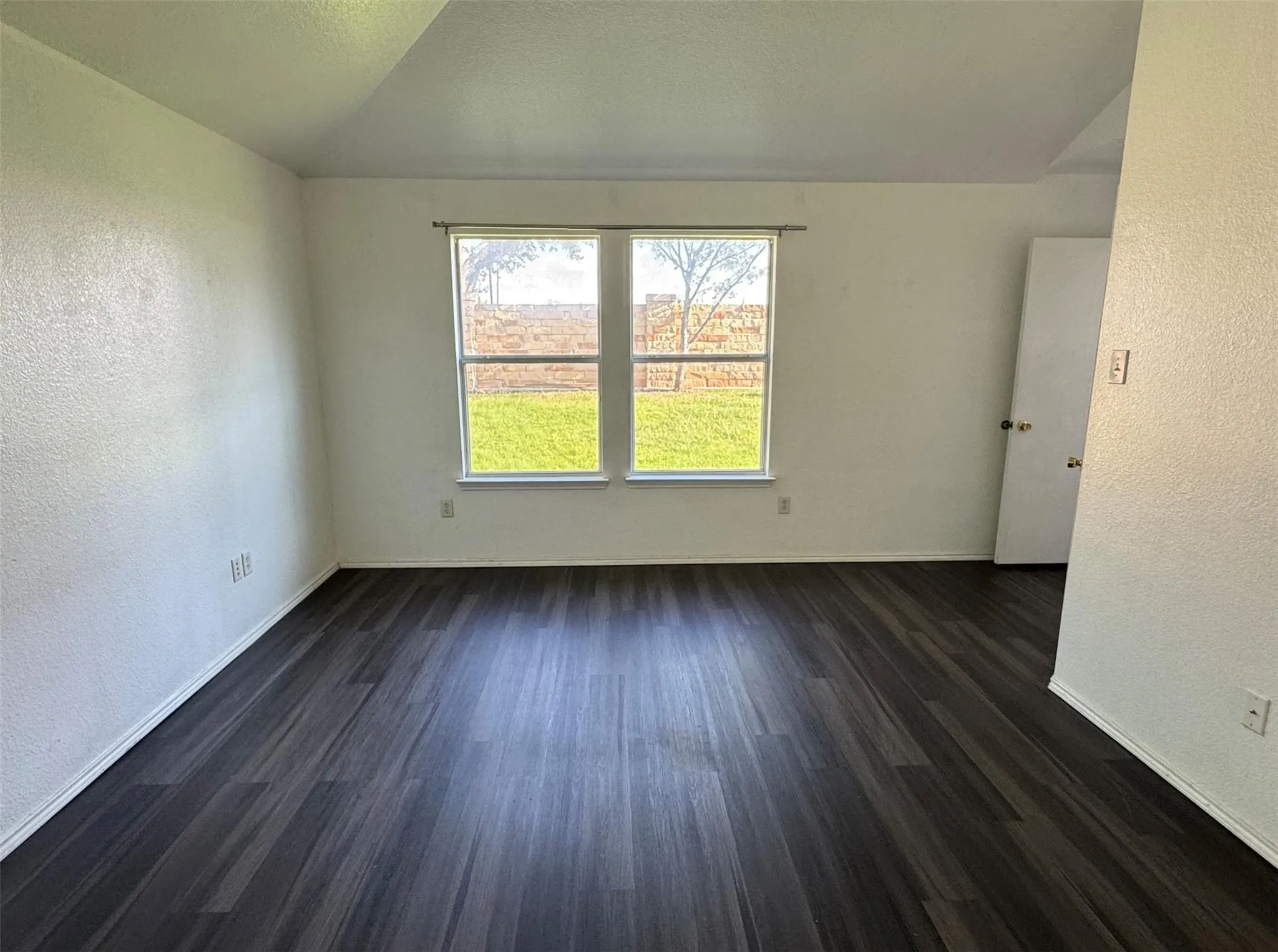 Single Family Residence For Rent in Denton County , 1557 Chivalry Lane, Little Elm, Texas 75068, 3 Bedroom, 2 Bathroom, 2 Garage spaces, 1,401 Sqft, built in 2004, mls#21327113, Real Estate Agent in Little Elm, Homes For Rent in Denton county, Homes For Rent in Little Elm, Realtor in Little Elm Texas, Real Estate Brokerage Independent Realty Texas, Luminita Cordes Realtor