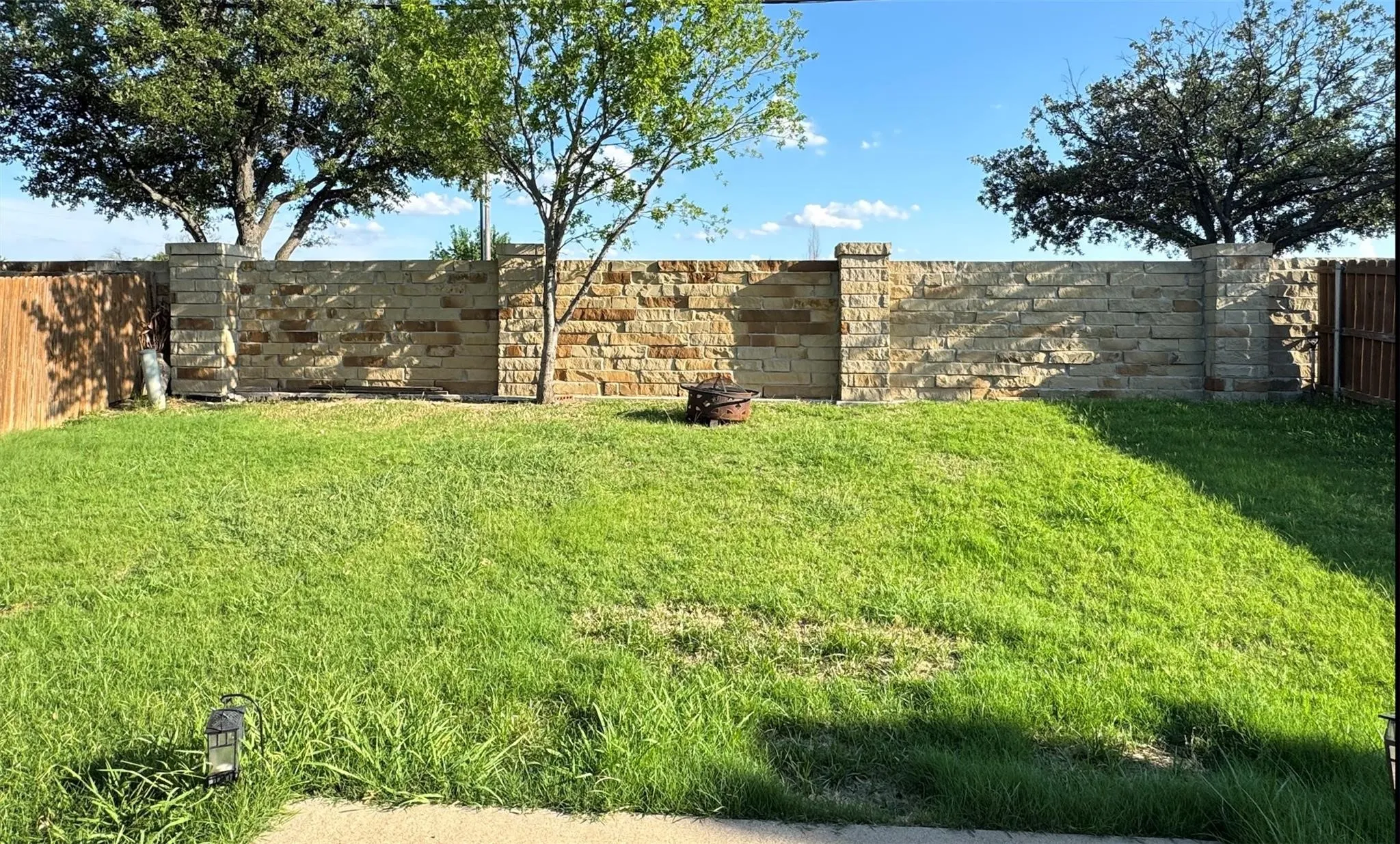 Single Family Residence For Rent in Denton County , 1557 Chivalry Lane, Little Elm, Texas 75068, 3 Bedroom, 2 Bathroom, 2 Garage spaces, 1,401 Sqft, built in 2004, mls#21327113, Real Estate Agent in Little Elm, Homes For Rent in Denton county, Homes For Rent in Little Elm, Realtor in Little Elm Texas, Real Estate Brokerage Independent Realty Texas, Luminita Cordes Realtor