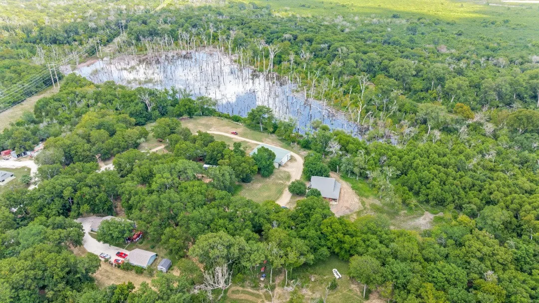 Single Family Residence For Sale in Denton County , 2396 Riverside Drive, Denton, Texas 76208, 3 Bedroom, 3 Bathroom, Garage spaces, 2,472 Sqft, built in 2004, mls#21312383, Real Estate Agent in Denton, Homes For Sale in Denton county, Homes For Sale in Denton, Realtor in Denton Texas, Real Estate Brokerage Independent Realty Texas, Luminita Cordes Realtor
