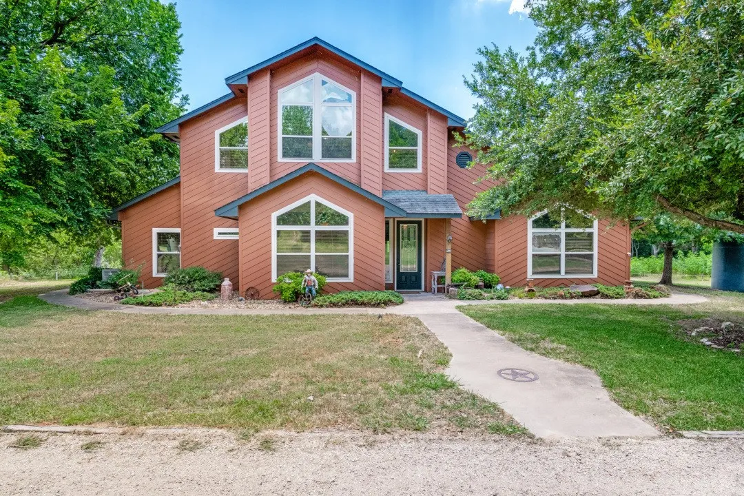 Single Family Residence For Sale in Denton County , 2396 Riverside Drive, Denton, Texas 76208, 3 Bedroom, 3 Bathroom, Garage spaces, 2,472 Sqft, built in 2004, mls#21312383, Real Estate Agent in Denton, Homes For Sale in Denton county, Homes For Sale in Denton, Realtor in Denton Texas, Real Estate Brokerage Independent Realty Texas, Luminita Cordes Realtor