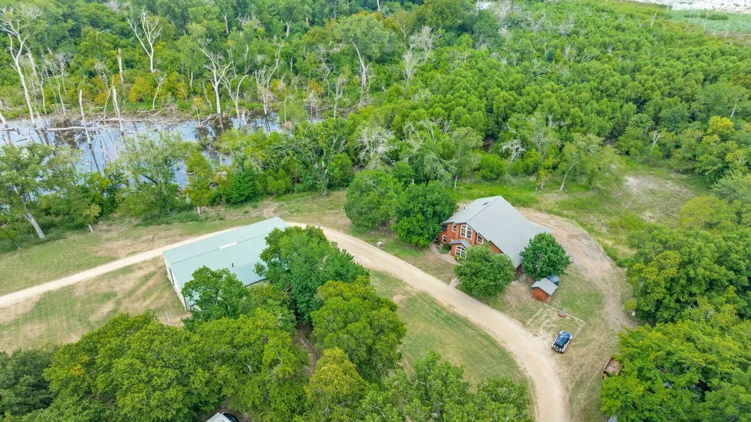 Single Family Residence For Sale in Denton County , 2396 Riverside Drive, Denton, Texas 76208, 3 Bedroom, 3 Bathroom, Garage spaces, 2,472 Sqft, built in 2004, mls#21312383, Real Estate Agent in Denton, Homes For Sale in Denton county, Homes For Sale in Denton, Realtor in Denton Texas, Real Estate Brokerage Independent Realty Texas, Luminita Cordes Realtor
