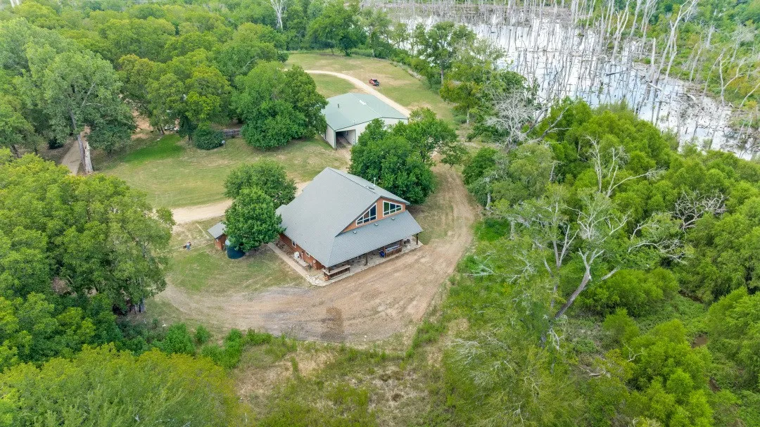 Single Family Residence For Sale in Denton County , 2396 Riverside Drive, Denton, Texas 76208, 3 Bedroom, 3 Bathroom, Garage spaces, 2,472 Sqft, built in 2004, mls#21312383, Real Estate Agent in Denton, Homes For Sale in Denton county, Homes For Sale in Denton, Realtor in Denton Texas, Real Estate Brokerage Independent Realty Texas, Luminita Cordes Realtor