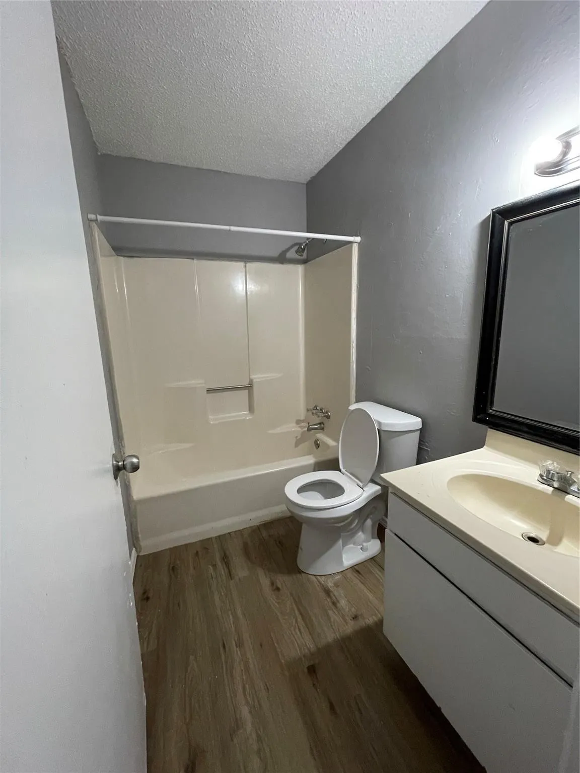Townhouse For Rent in Dallas County , 723 Pebble Beach Drive, Garland, Texas 75043, 4 Bedroom, 2 Bathroom, 2 Garage spaces, 1,444 Sqft, built in 1987, mls#21327553, Real Estate Agent in Garland, Homes For Rent in Dallas county, Homes For Rent in Garland, Realtor in Garland Texas, Real Estate Brokerage Independent Realty Texas, Luminita Cordes Realtor