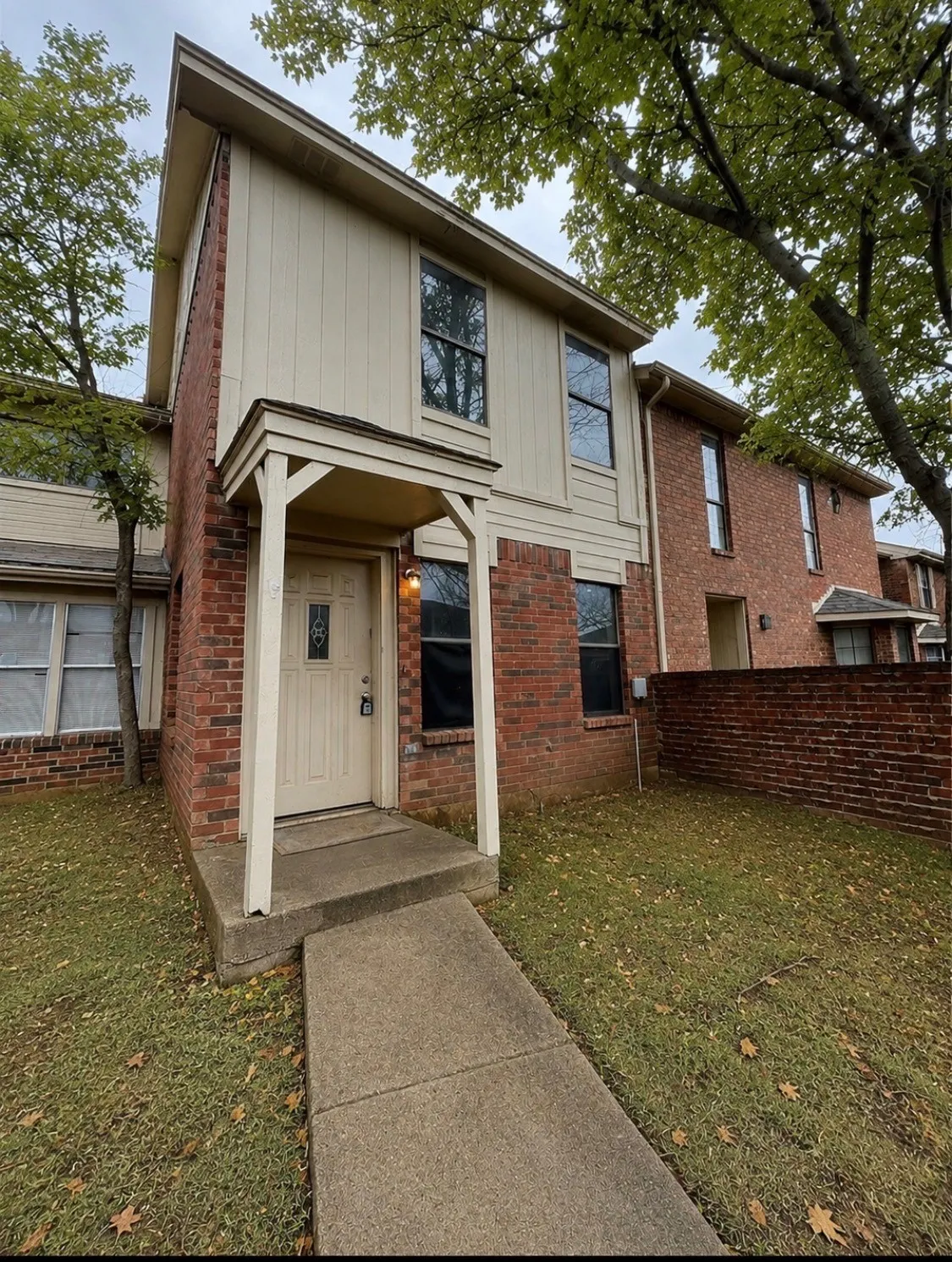 Townhouse For Rent in Dallas County , 723 Pebble Beach Drive, Garland, Texas 75043, 4 Bedroom, 2 Bathroom, 2 Garage spaces, 1,444 Sqft, built in 1987, mls#21327553, Real Estate Agent in Garland, Homes For Rent in Dallas county, Homes For Rent in Garland, Realtor in Garland Texas, Real Estate Brokerage Independent Realty Texas, Luminita Cordes Realtor