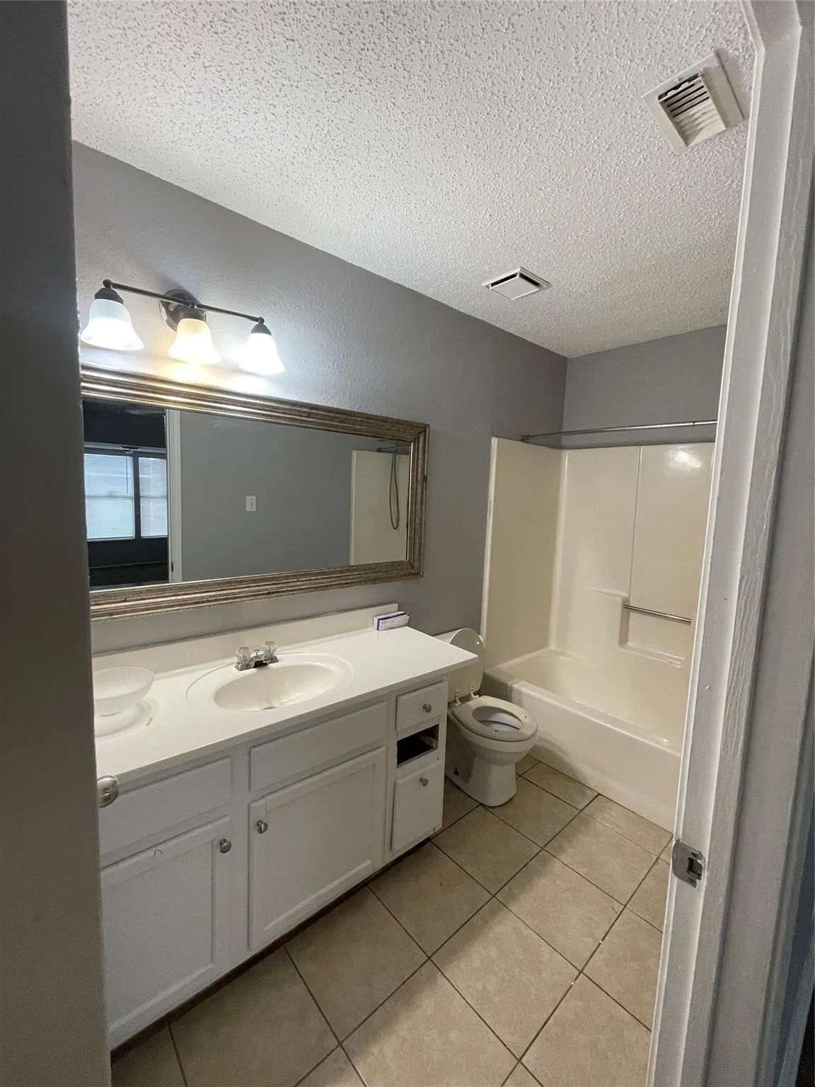 Townhouse For Rent in Dallas County , 723 Pebble Beach Drive, Garland, Texas 75043, 4 Bedroom, 2 Bathroom, 2 Garage spaces, 1,444 Sqft, built in 1987, mls#21327553, Real Estate Agent in Garland, Homes For Rent in Dallas county, Homes For Rent in Garland, Realtor in Garland Texas, Real Estate Brokerage Independent Realty Texas, Luminita Cordes Realtor