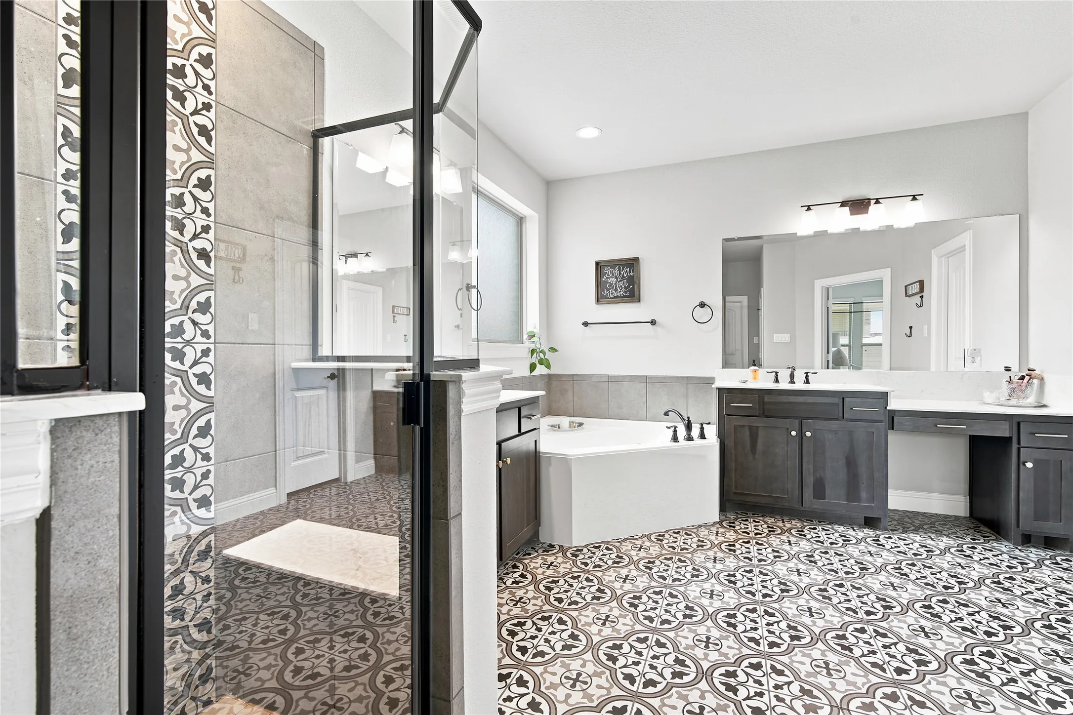 Single Family Residence For Sale in Ellis County , 205 Canterbury Court, Midlothian, Texas 76065, 3 Bedroom, 2 Bathroom, 2 Garage spaces, 2,253 Sqft, built in 2018, mls#21327372, Real Estate Agent in Midlothian, Homes For Sale in Ellis county, Homes For Sale in Midlothian, Realtor in Midlothian Texas, Real Estate Brokerage Independent Realty Texas, Luminita Cordes Realtor