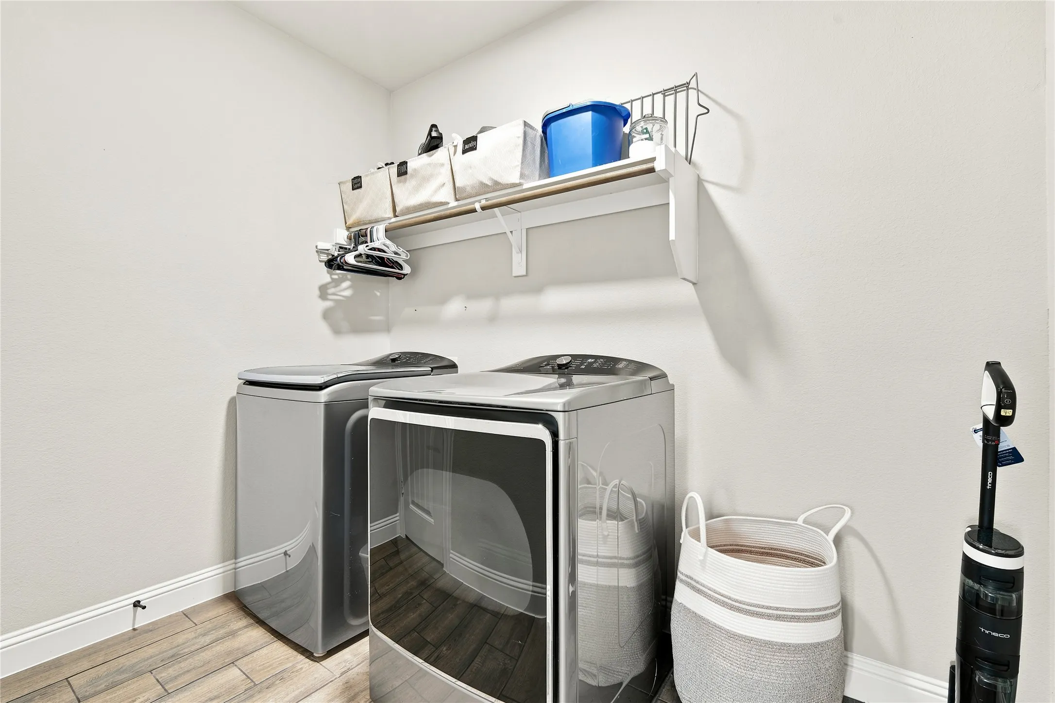Single Family Residence For Sale in Ellis County , 205 Canterbury Court, Midlothian, Texas 76065, 3 Bedroom, 2 Bathroom, 2 Garage spaces, 2,253 Sqft, built in 2018, mls#21327372, Real Estate Agent in Midlothian, Homes For Sale in Ellis county, Homes For Sale in Midlothian, Realtor in Midlothian Texas, Real Estate Brokerage Independent Realty Texas, Luminita Cordes Realtor