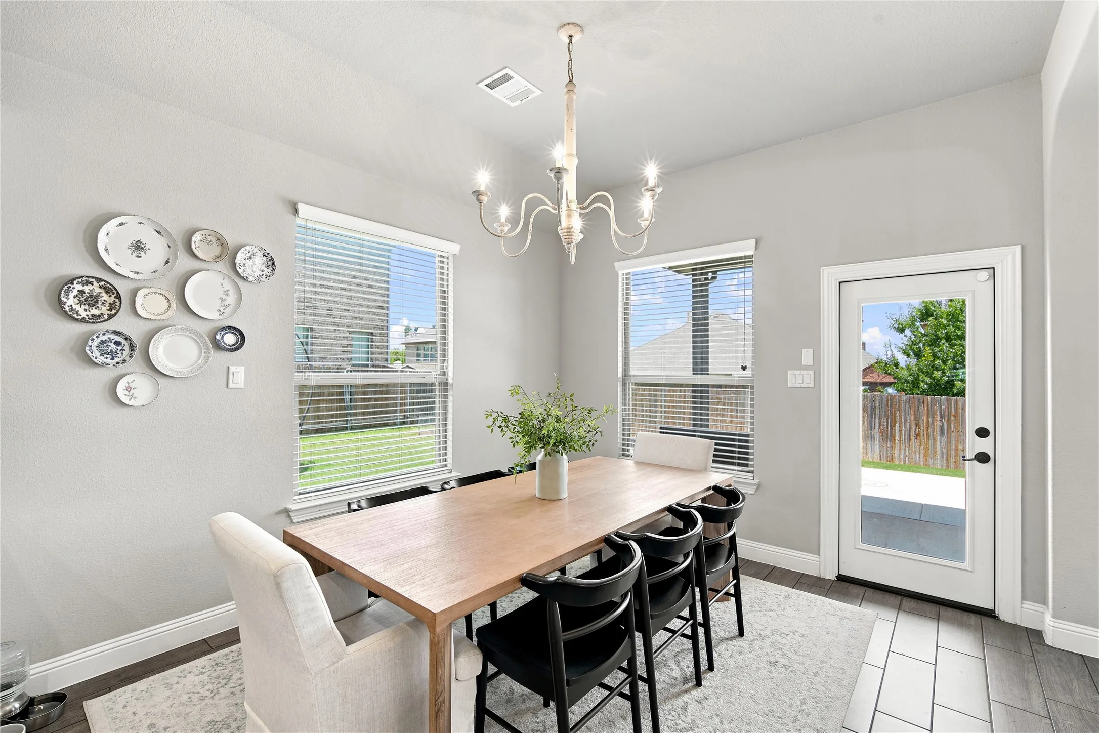 Single Family Residence For Sale in Ellis County , 205 Canterbury Court, Midlothian, Texas 76065, 3 Bedroom, 2 Bathroom, 2 Garage spaces, 2,253 Sqft, built in 2018, mls#21327372, Real Estate Agent in Midlothian, Homes For Sale in Ellis county, Homes For Sale in Midlothian, Realtor in Midlothian Texas, Real Estate Brokerage Independent Realty Texas, Luminita Cordes Realtor