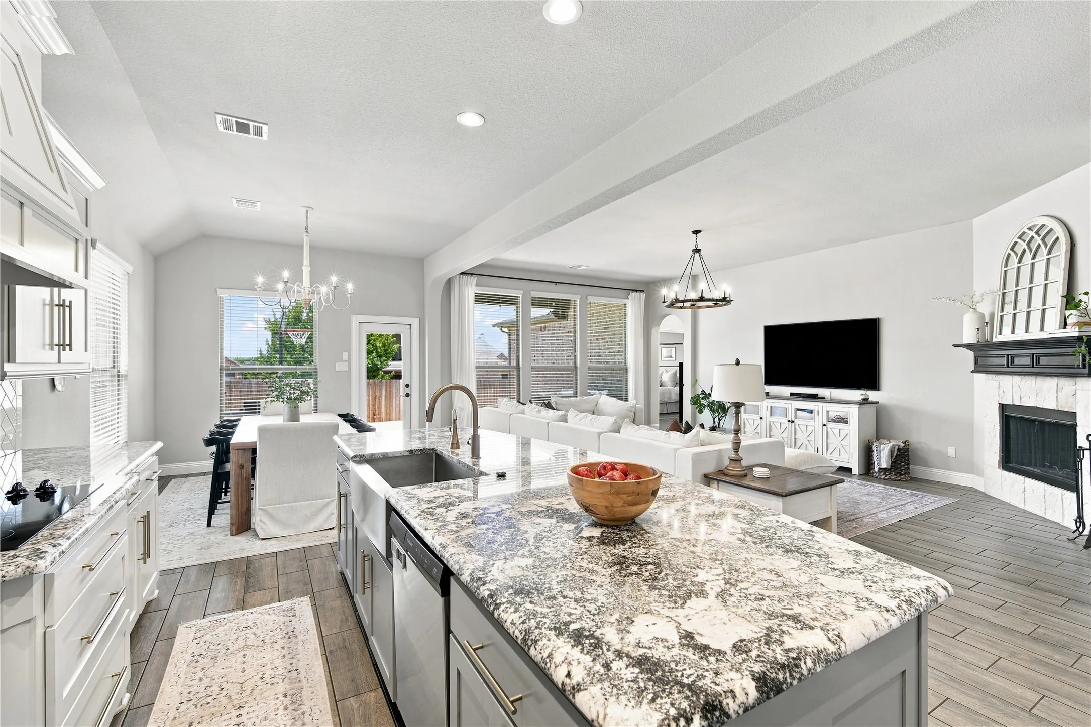 Single Family Residence For Sale in Ellis County , 205 Canterbury Court, Midlothian, Texas 76065, 3 Bedroom, 2 Bathroom, 2 Garage spaces, 2,253 Sqft, built in 2018, mls#21327372, Real Estate Agent in Midlothian, Homes For Sale in Ellis county, Homes For Sale in Midlothian, Realtor in Midlothian Texas, Real Estate Brokerage Independent Realty Texas, Luminita Cordes Realtor