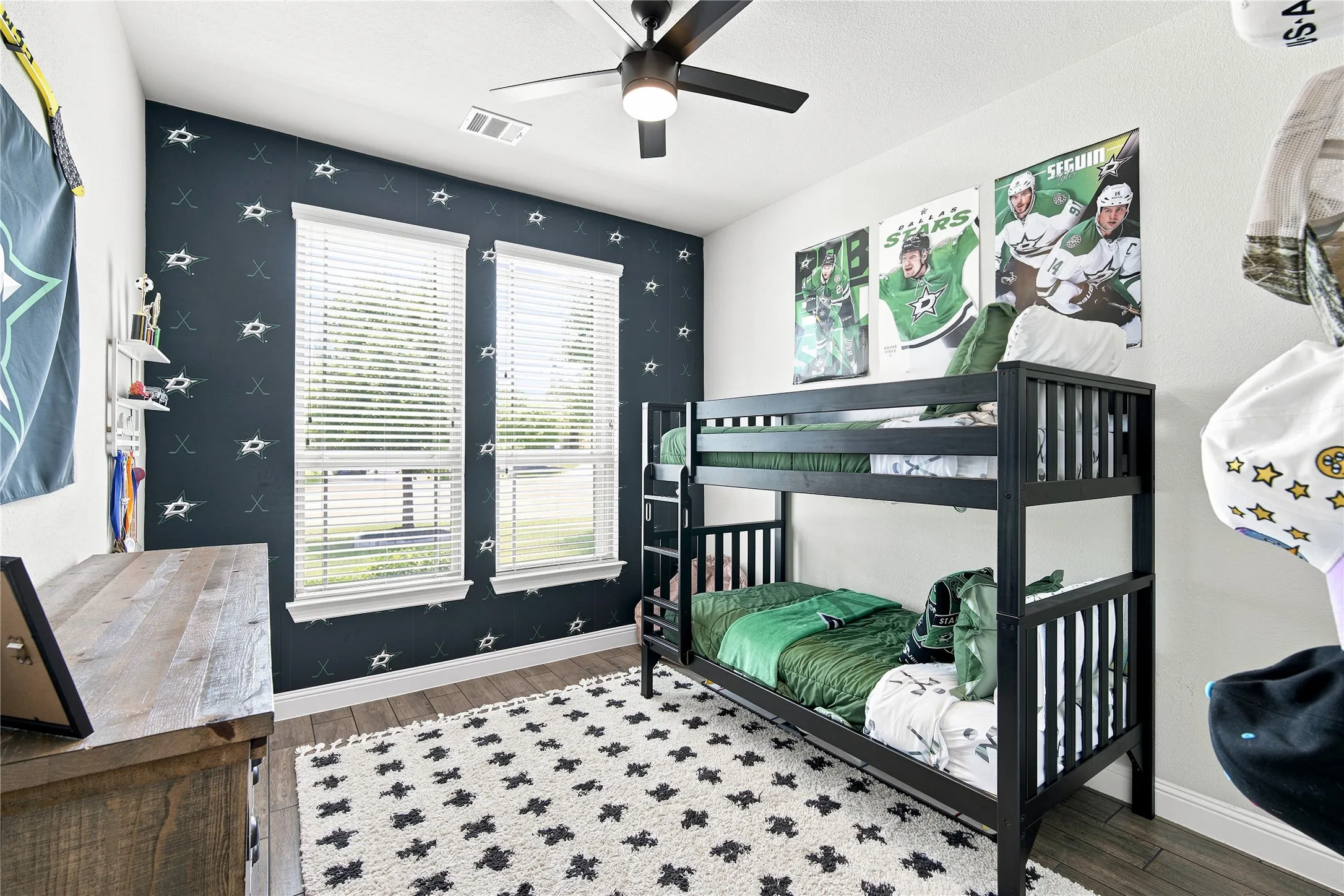 Single Family Residence For Sale in Ellis County , 205 Canterbury Court, Midlothian, Texas 76065, 3 Bedroom, 2 Bathroom, 2 Garage spaces, 2,253 Sqft, built in 2018, mls#21327372, Real Estate Agent in Midlothian, Homes For Sale in Ellis county, Homes For Sale in Midlothian, Realtor in Midlothian Texas, Real Estate Brokerage Independent Realty Texas, Luminita Cordes Realtor