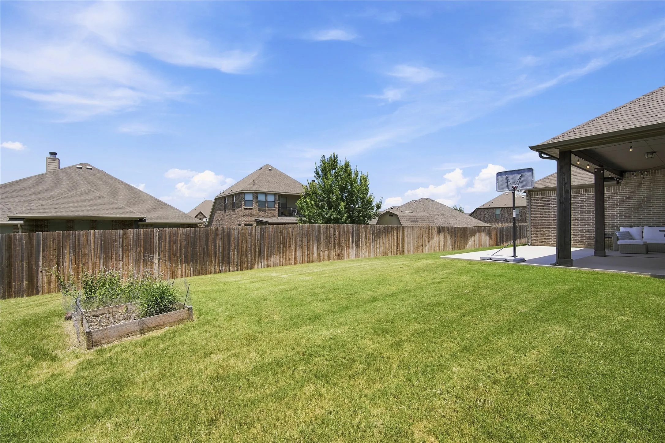 Single Family Residence For Sale in Ellis County , 205 Canterbury Court, Midlothian, Texas 76065, 3 Bedroom, 2 Bathroom, 2 Garage spaces, 2,253 Sqft, built in 2018, mls#21327372, Real Estate Agent in Midlothian, Homes For Sale in Ellis county, Homes For Sale in Midlothian, Realtor in Midlothian Texas, Real Estate Brokerage Independent Realty Texas, Luminita Cordes Realtor