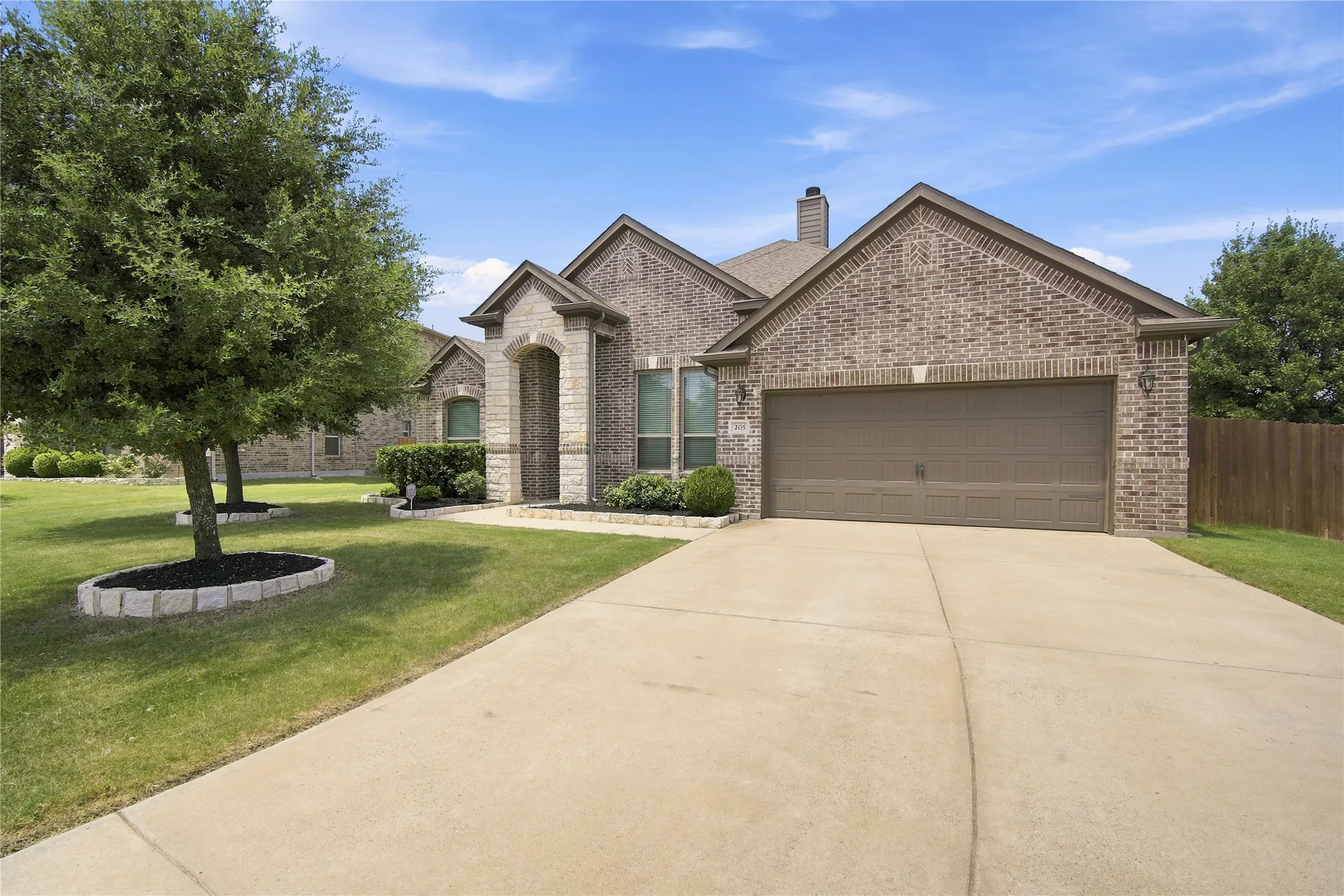 Single Family Residence For Sale in Ellis County , 205 Canterbury Court, Midlothian, Texas 76065, 3 Bedroom, 2 Bathroom, 2 Garage spaces, 2,253 Sqft, built in 2018, mls#21327372, Real Estate Agent in Midlothian, Homes For Sale in Ellis county, Homes For Sale in Midlothian, Realtor in Midlothian Texas, Real Estate Brokerage Independent Realty Texas, Luminita Cordes Realtor