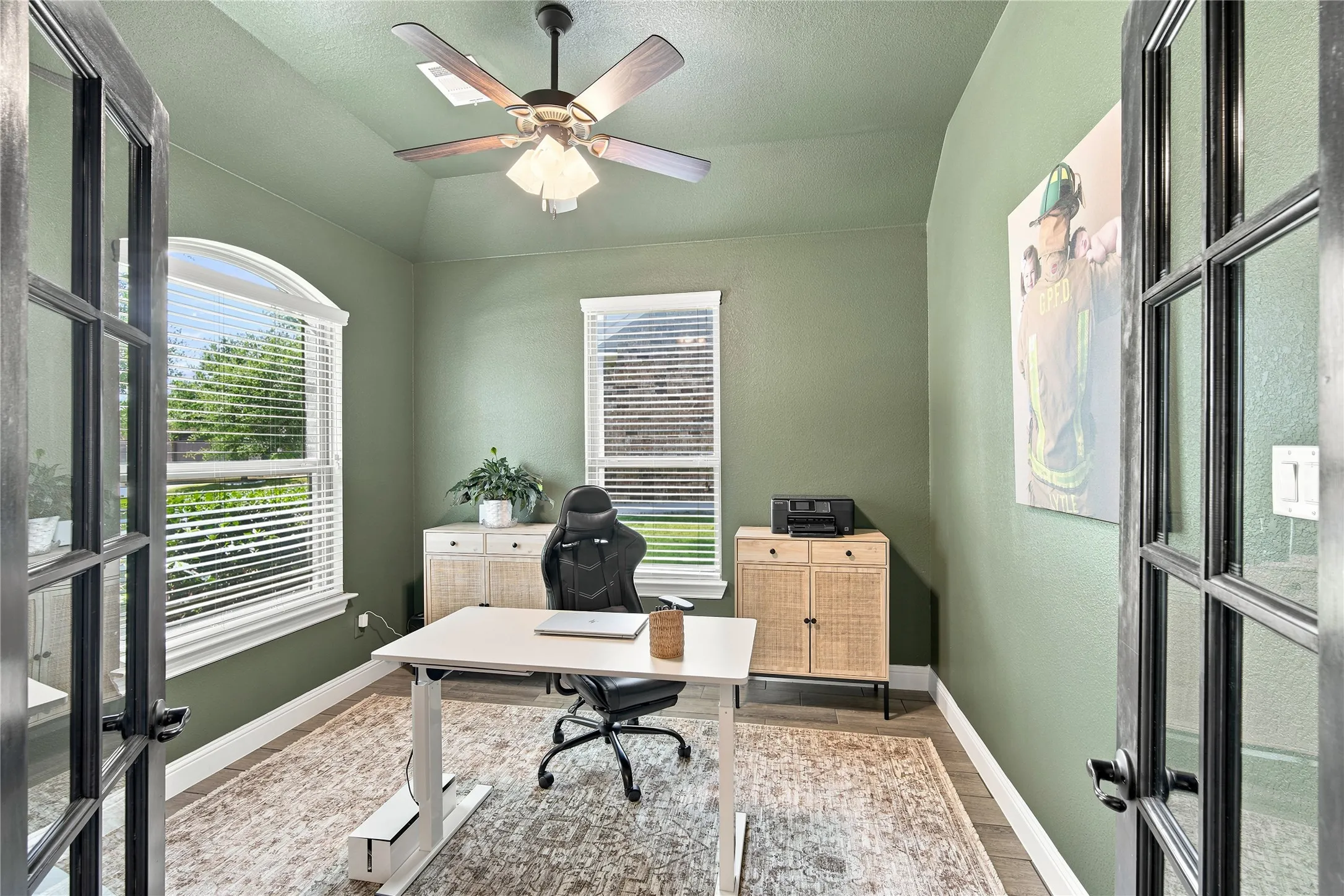 Single Family Residence For Sale in Ellis County , 205 Canterbury Court, Midlothian, Texas 76065, 3 Bedroom, 2 Bathroom, 2 Garage spaces, 2,253 Sqft, built in 2018, mls#21327372, Real Estate Agent in Midlothian, Homes For Sale in Ellis county, Homes For Sale in Midlothian, Realtor in Midlothian Texas, Real Estate Brokerage Independent Realty Texas, Luminita Cordes Realtor
