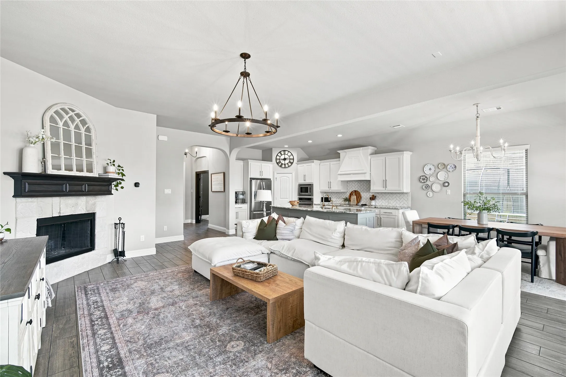 Single Family Residence For Sale in Ellis County , 205 Canterbury Court, Midlothian, Texas 76065, 3 Bedroom, 2 Bathroom, 2 Garage spaces, 2,253 Sqft, built in 2018, mls#21327372, Real Estate Agent in Midlothian, Homes For Sale in Ellis county, Homes For Sale in Midlothian, Realtor in Midlothian Texas, Real Estate Brokerage Independent Realty Texas, Luminita Cordes Realtor