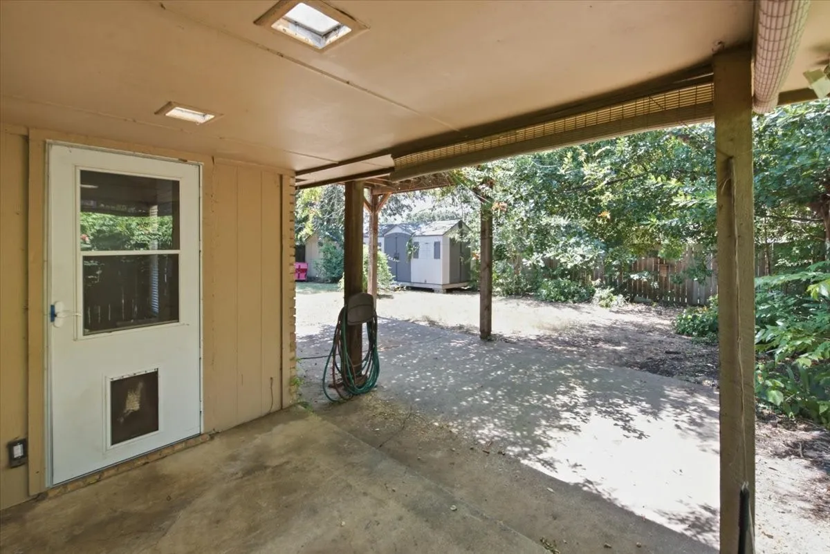 Single Family Residence For Sale in Tarrant County , 200 Almond Lane, Euless, Texas 76039, 3 Bedroom, 2 Bathroom, 2 Garage spaces, 1,610 Sqft, built in 1982, mls#21325764, Real Estate Agent in Euless, Homes For Sale in Tarrant county, Homes For Sale in Euless, Realtor in Euless Texas, Real Estate Brokerage Independent Realty Texas, Luminita Cordes Realtor