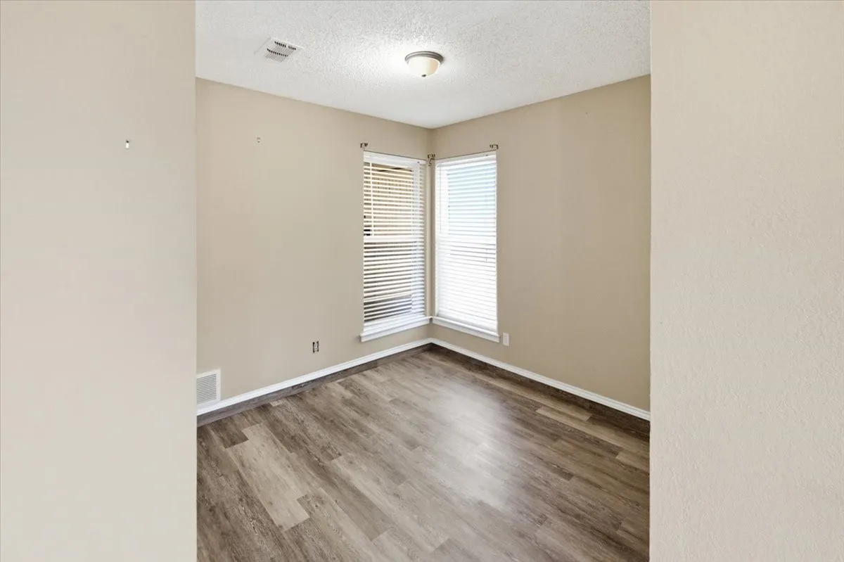 Single Family Residence For Sale in Tarrant County , 200 Almond Lane, Euless, Texas 76039, 3 Bedroom, 2 Bathroom, 2 Garage spaces, 1,610 Sqft, built in 1982, mls#21325764, Real Estate Agent in Euless, Homes For Sale in Tarrant county, Homes For Sale in Euless, Realtor in Euless Texas, Real Estate Brokerage Independent Realty Texas, Luminita Cordes Realtor