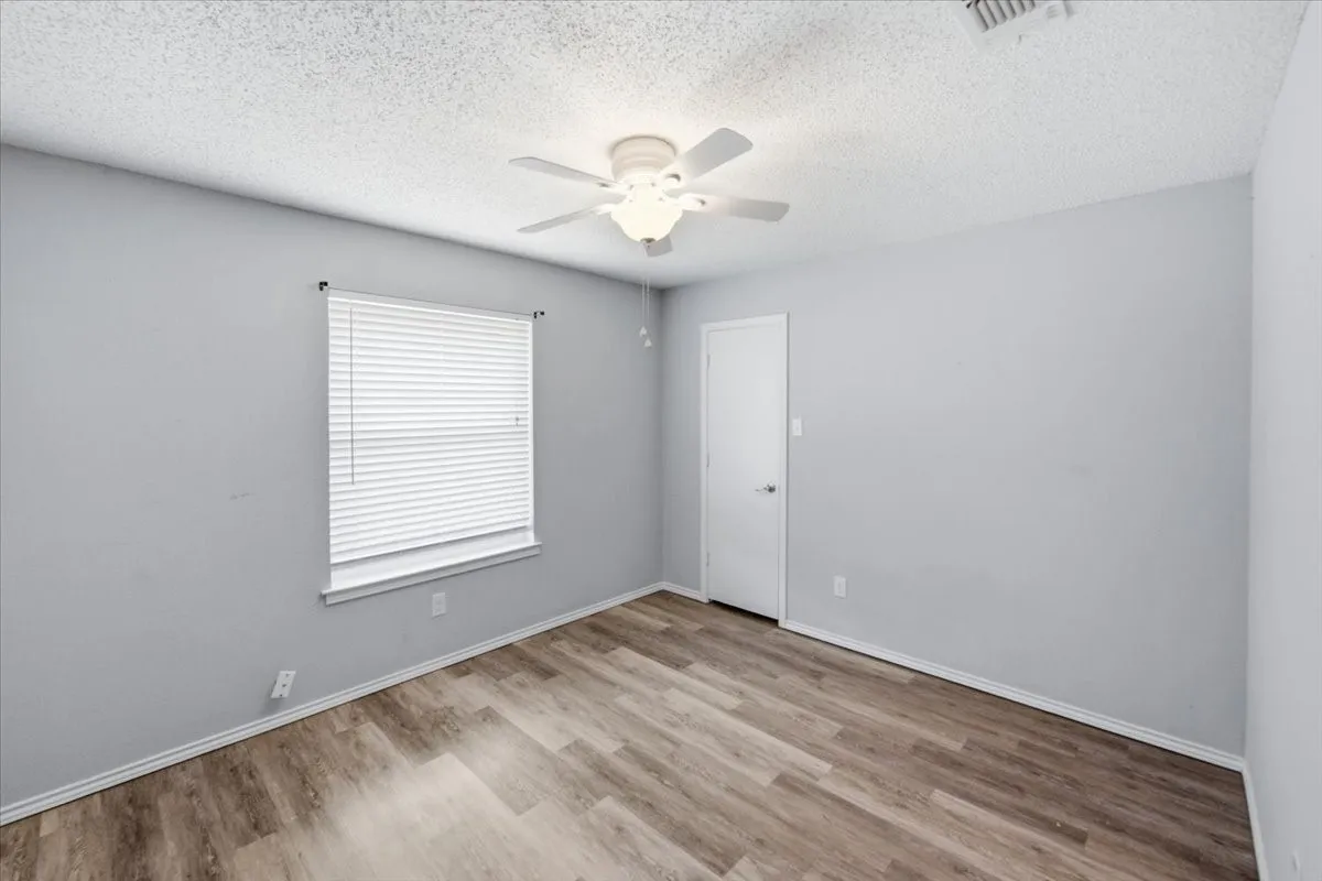 Single Family Residence For Sale in Tarrant County , 200 Almond Lane, Euless, Texas 76039, 3 Bedroom, 2 Bathroom, 2 Garage spaces, 1,610 Sqft, built in 1982, mls#21325764, Real Estate Agent in Euless, Homes For Sale in Tarrant county, Homes For Sale in Euless, Realtor in Euless Texas, Real Estate Brokerage Independent Realty Texas, Luminita Cordes Realtor