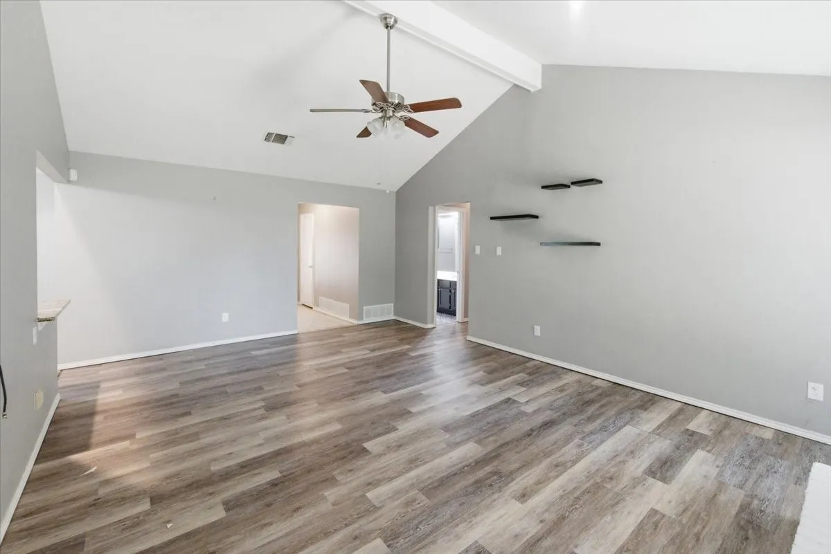 Single Family Residence For Sale in Tarrant County , 200 Almond Lane, Euless, Texas 76039, 3 Bedroom, 2 Bathroom, 2 Garage spaces, 1,610 Sqft, built in 1982, mls#21325764, Real Estate Agent in Euless, Homes For Sale in Tarrant county, Homes For Sale in Euless, Realtor in Euless Texas, Real Estate Brokerage Independent Realty Texas, Luminita Cordes Realtor