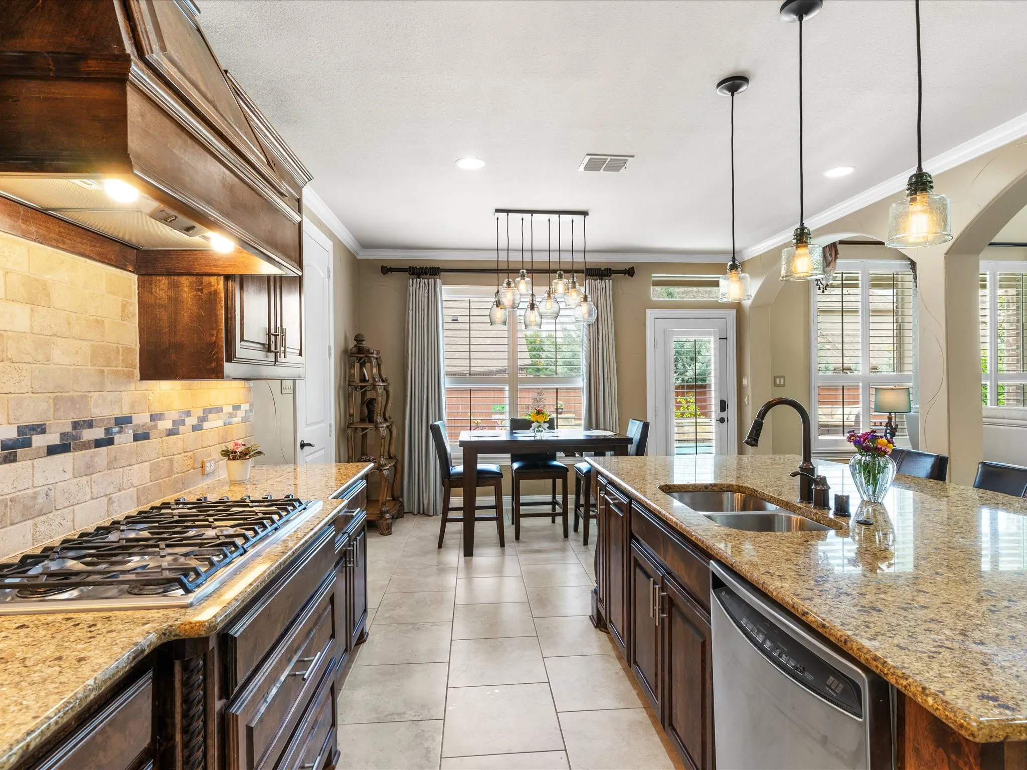 Single Family Residence For Sale in Denton County , 2749 Waverley Drive, Trophy Club, Texas 76262, 4 Bedroom, 4 Bathroom, 3 Garage spaces, 3,119 Sqft, built in 2011, mls#21327319, Real Estate Agent in Trophy Club, Homes For Sale in Denton county, Homes For Sale in Trophy Club, Realtor in Trophy Club Texas, Real Estate Brokerage Independent Realty Texas, Luminita Cordes Realtor