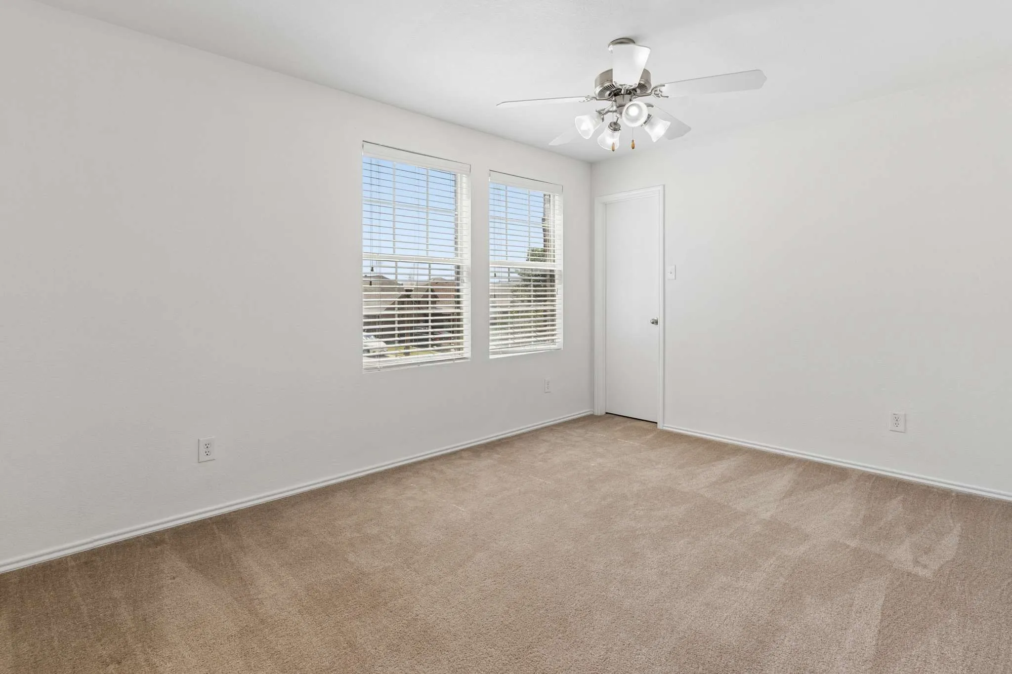 Single Family Residence For Sale in Denton County , 3800 Windy Point Drive, Denton, Texas 76208, 5 Bedroom, 3 Bathroom, 2 Garage spaces, 2,935 Sqft, built in 2008, mls#21326352, Real Estate Agent in Denton, Homes For Sale in Denton county, Homes For Sale in Denton, Realtor in Denton Texas, Real Estate Brokerage Independent Realty Texas, Luminita Cordes Realtor