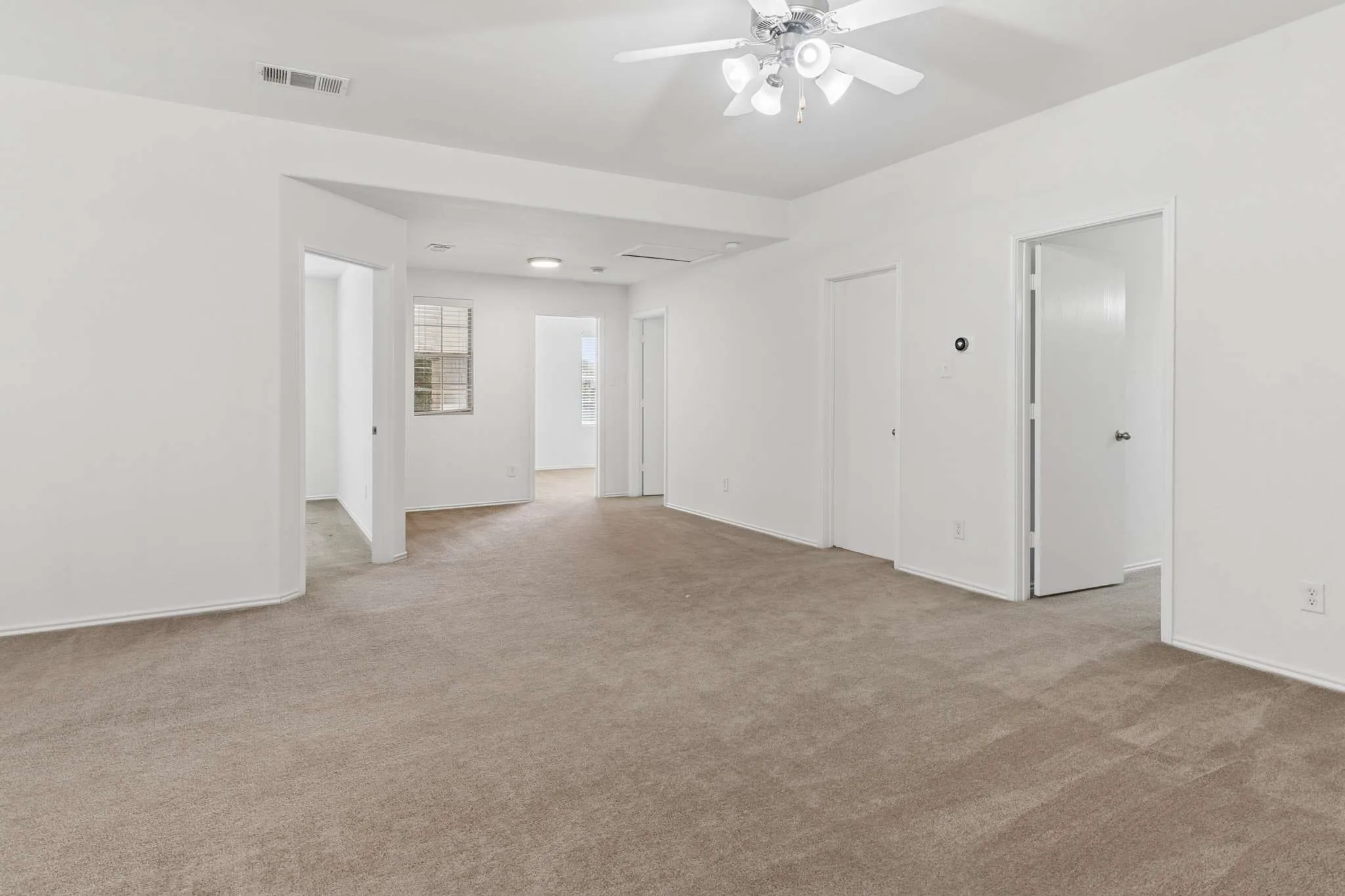 Single Family Residence For Sale in Denton County , 3800 Windy Point Drive, Denton, Texas 76208, 5 Bedroom, 3 Bathroom, 2 Garage spaces, 2,935 Sqft, built in 2008, mls#21326352, Real Estate Agent in Denton, Homes For Sale in Denton county, Homes For Sale in Denton, Realtor in Denton Texas, Real Estate Brokerage Independent Realty Texas, Luminita Cordes Realtor