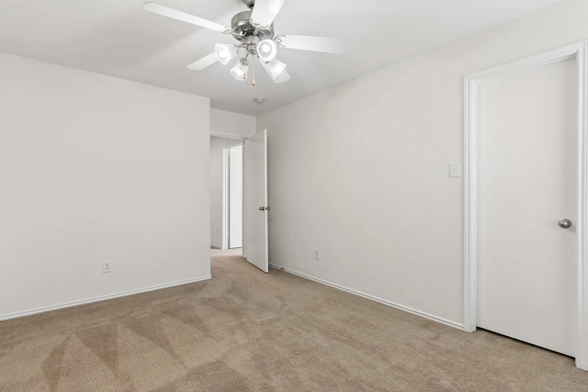 Single Family Residence For Sale in Denton County , 3800 Windy Point Drive, Denton, Texas 76208, 5 Bedroom, 3 Bathroom, 2 Garage spaces, 2,935 Sqft, built in 2008, mls#21326352, Real Estate Agent in Denton, Homes For Sale in Denton county, Homes For Sale in Denton, Realtor in Denton Texas, Real Estate Brokerage Independent Realty Texas, Luminita Cordes Realtor