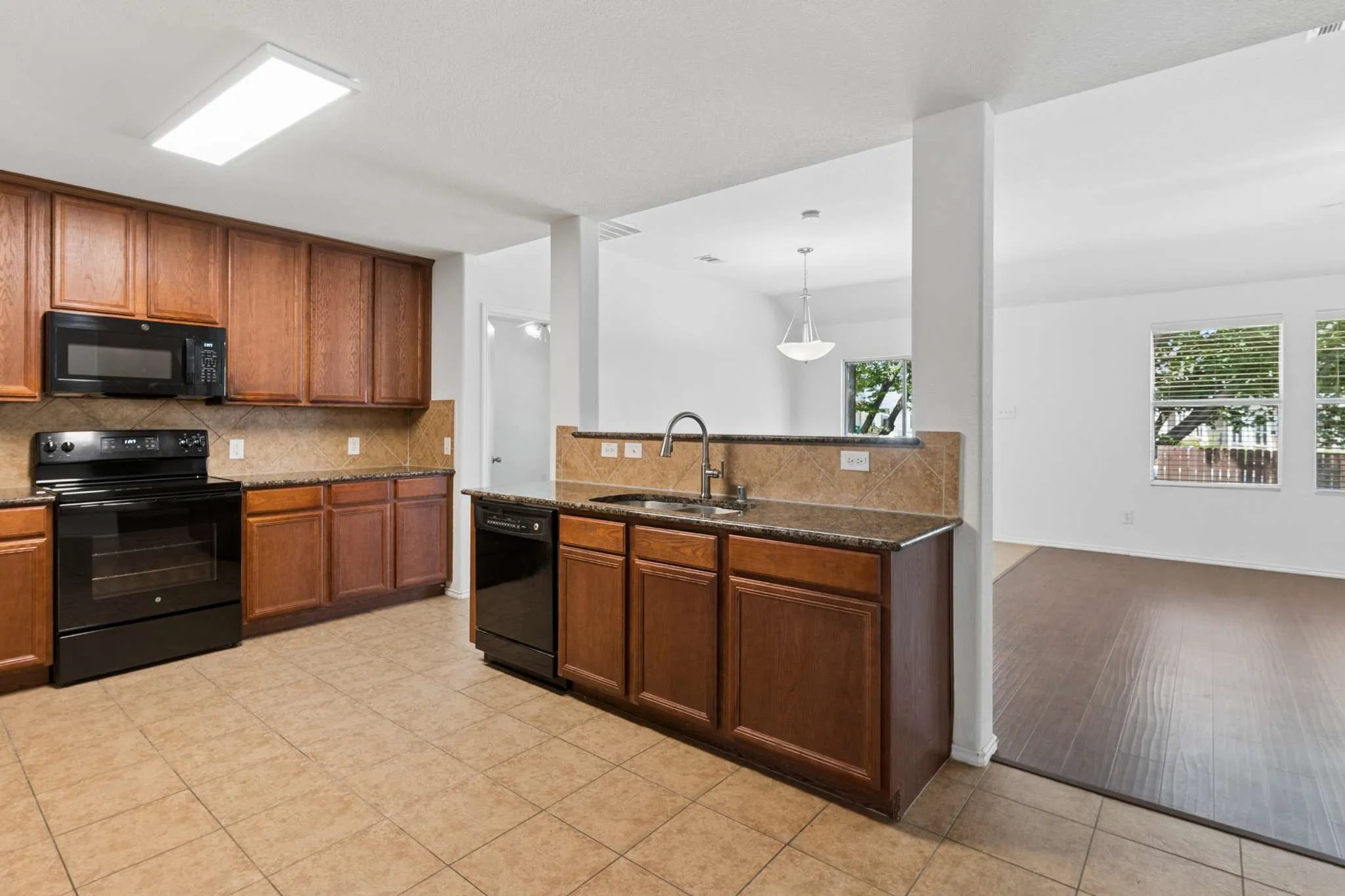 Single Family Residence For Sale in Denton County , 3800 Windy Point Drive, Denton, Texas 76208, 5 Bedroom, 3 Bathroom, 2 Garage spaces, 2,935 Sqft, built in 2008, mls#21326352, Real Estate Agent in Denton, Homes For Sale in Denton county, Homes For Sale in Denton, Realtor in Denton Texas, Real Estate Brokerage Independent Realty Texas, Luminita Cordes Realtor
