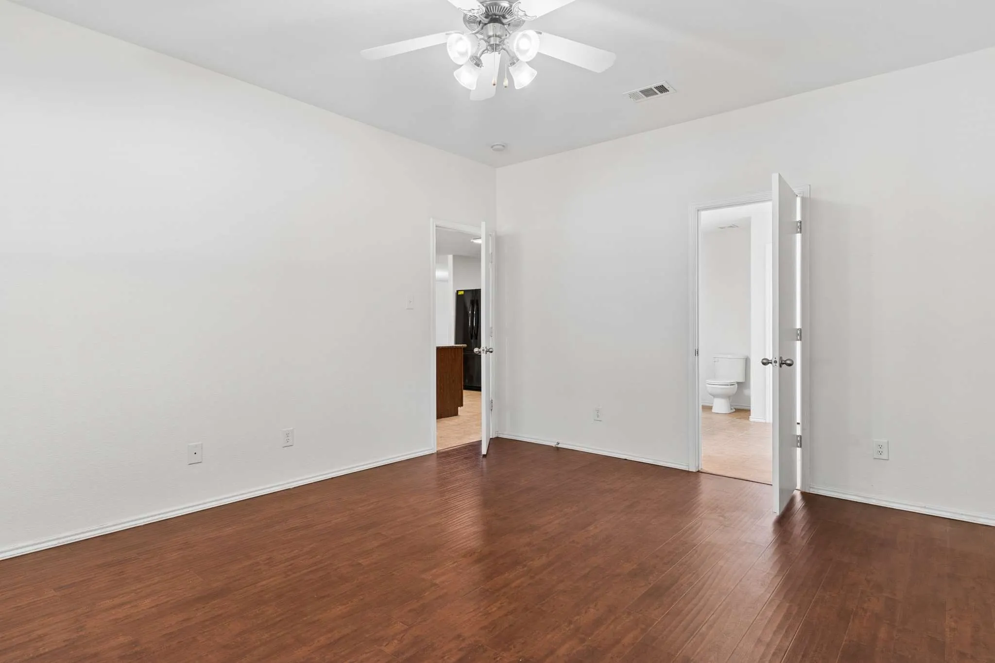 Single Family Residence For Sale in Denton County , 3800 Windy Point Drive, Denton, Texas 76208, 5 Bedroom, 3 Bathroom, 2 Garage spaces, 2,935 Sqft, built in 2008, mls#21326352, Real Estate Agent in Denton, Homes For Sale in Denton county, Homes For Sale in Denton, Realtor in Denton Texas, Real Estate Brokerage Independent Realty Texas, Luminita Cordes Realtor