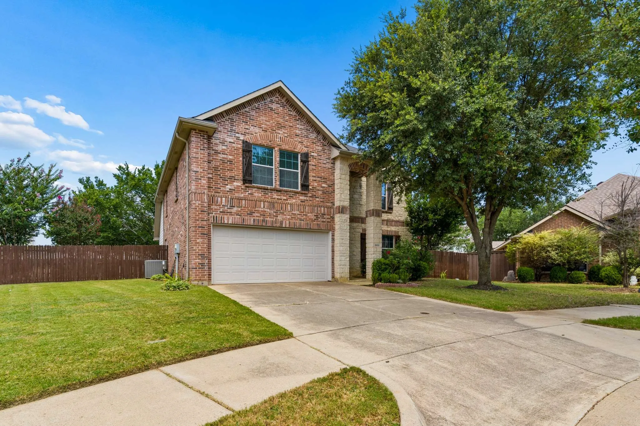 Single Family Residence For Sale in Denton County , 3800 Windy Point Drive, Denton, Texas 76208, 5 Bedroom, 3 Bathroom, 2 Garage spaces, 2,935 Sqft, built in 2008, mls#21326352, Real Estate Agent in Denton, Homes For Sale in Denton county, Homes For Sale in Denton, Realtor in Denton Texas, Real Estate Brokerage Independent Realty Texas, Luminita Cordes Realtor