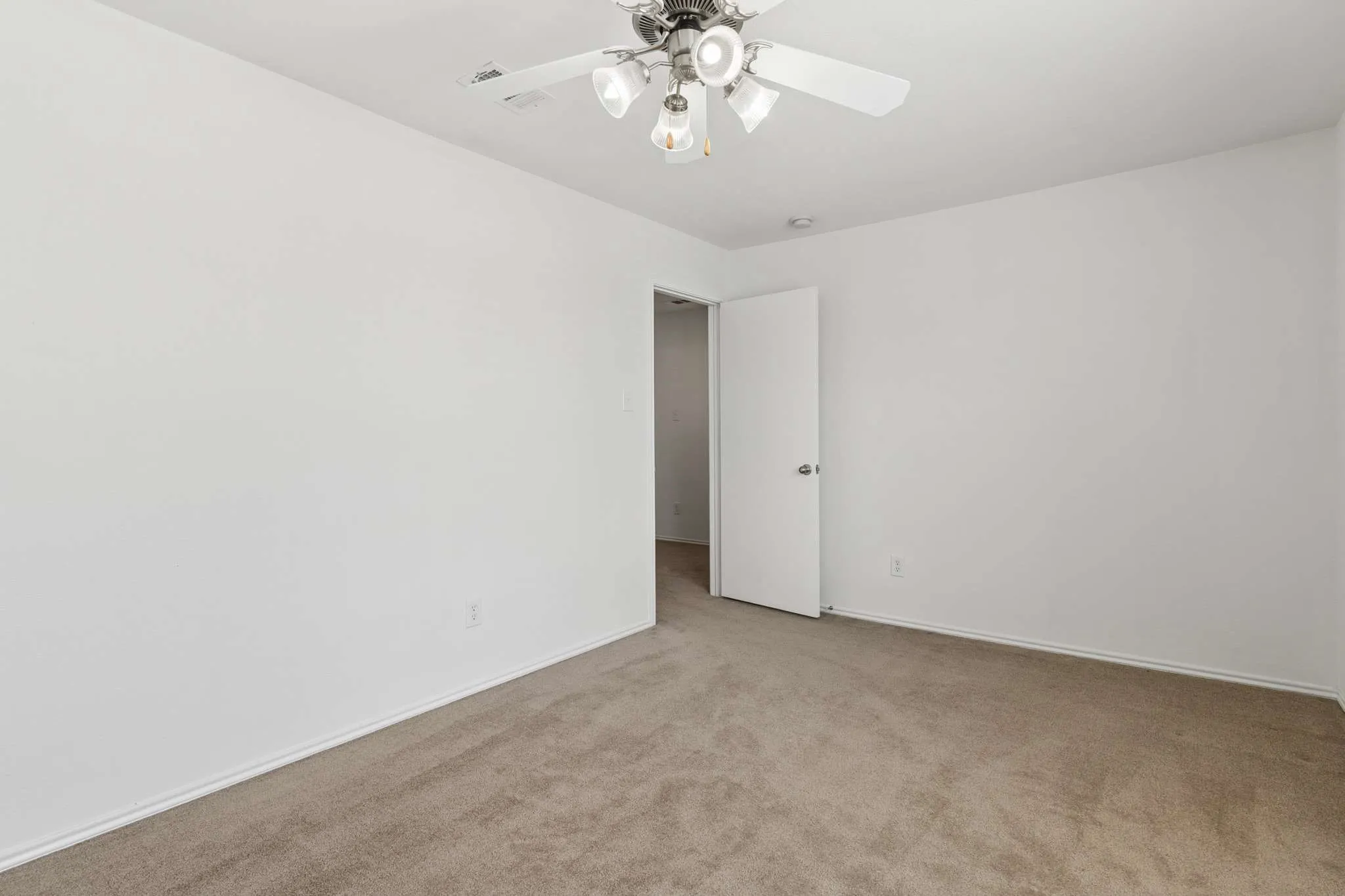Single Family Residence For Sale in Denton County , 3800 Windy Point Drive, Denton, Texas 76208, 5 Bedroom, 3 Bathroom, 2 Garage spaces, 2,935 Sqft, built in 2008, mls#21326352, Real Estate Agent in Denton, Homes For Sale in Denton county, Homes For Sale in Denton, Realtor in Denton Texas, Real Estate Brokerage Independent Realty Texas, Luminita Cordes Realtor