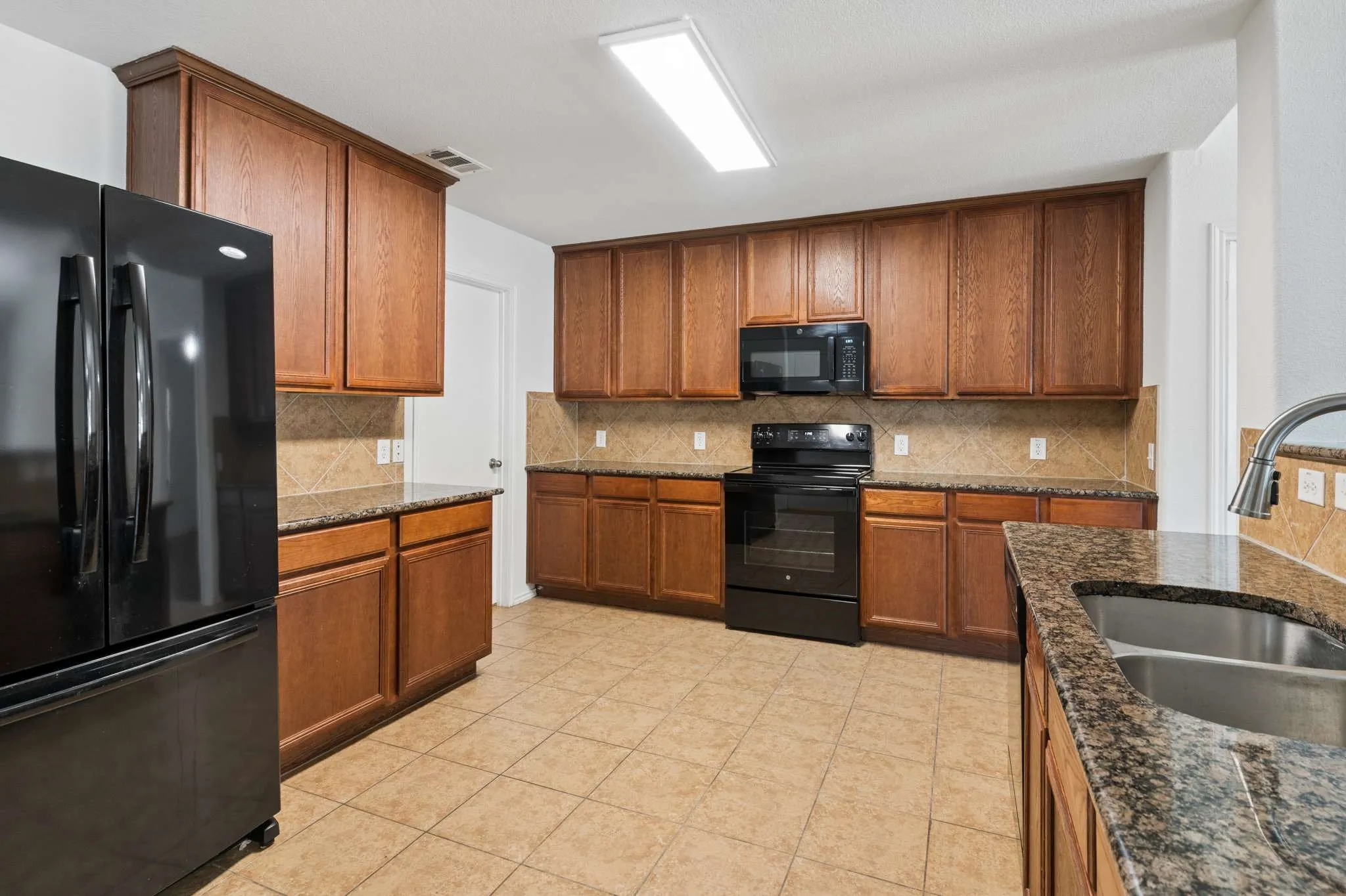 Single Family Residence For Sale in Denton County , 3800 Windy Point Drive, Denton, Texas 76208, 5 Bedroom, 3 Bathroom, 2 Garage spaces, 2,935 Sqft, built in 2008, mls#21326352, Real Estate Agent in Denton, Homes For Sale in Denton county, Homes For Sale in Denton, Realtor in Denton Texas, Real Estate Brokerage Independent Realty Texas, Luminita Cordes Realtor