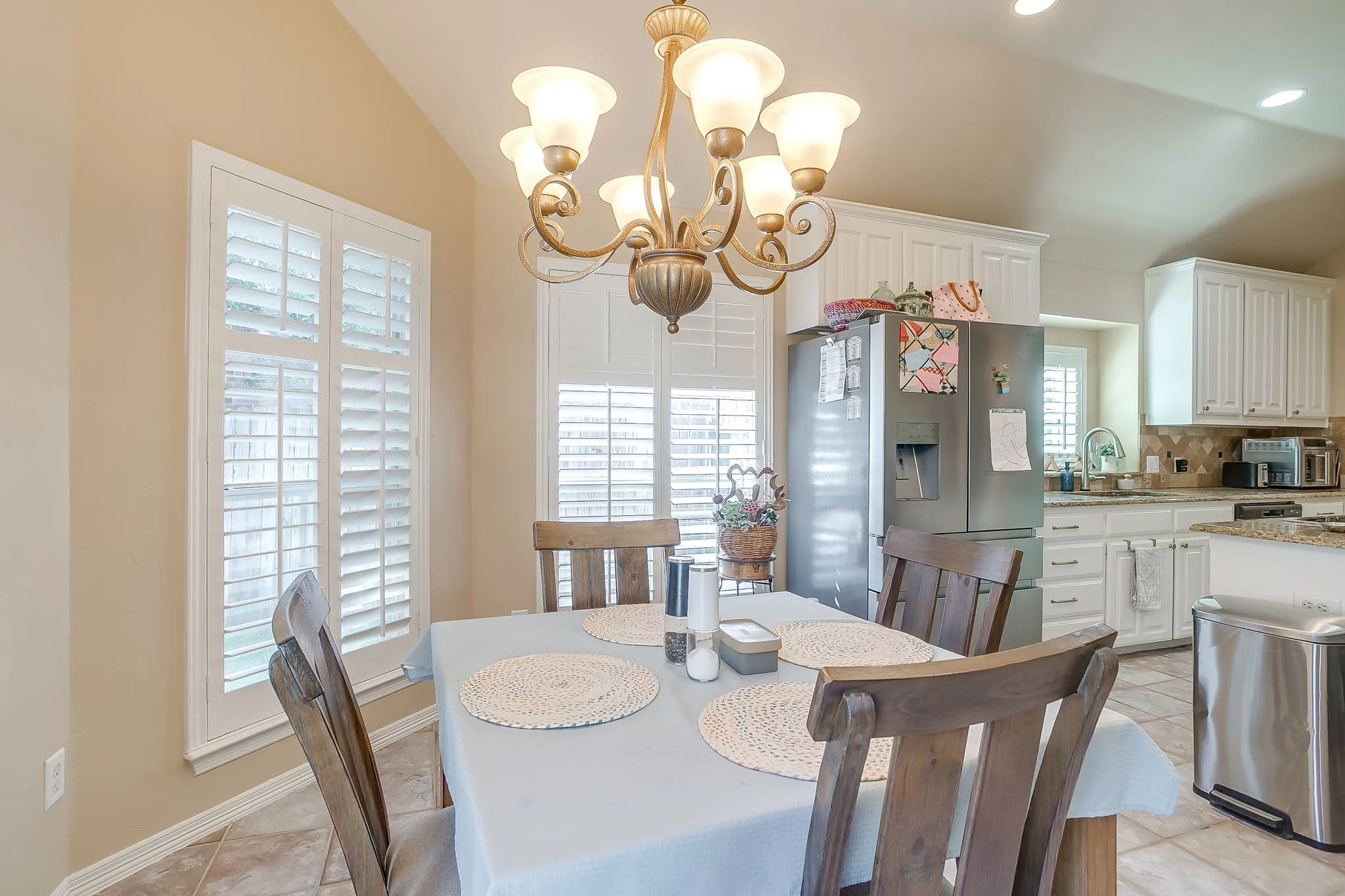 Single Family Residence For Sale in Tarrant County , 14 Zachary Court, Mansfield, Texas 76063, 3 Bedroom, 2 Bathroom, 2 Garage spaces, 2,101 Sqft, built in 1998, Price $399,000, mls#21325353, Real Estate Agent in Mansfield, Homes For Sale in Tarrant county, Homes For Sale in Mansfield, Realtor in Mansfield Texas, Real Estate Brokerage Independent Realty Texas, Luminita Cordes Realtor