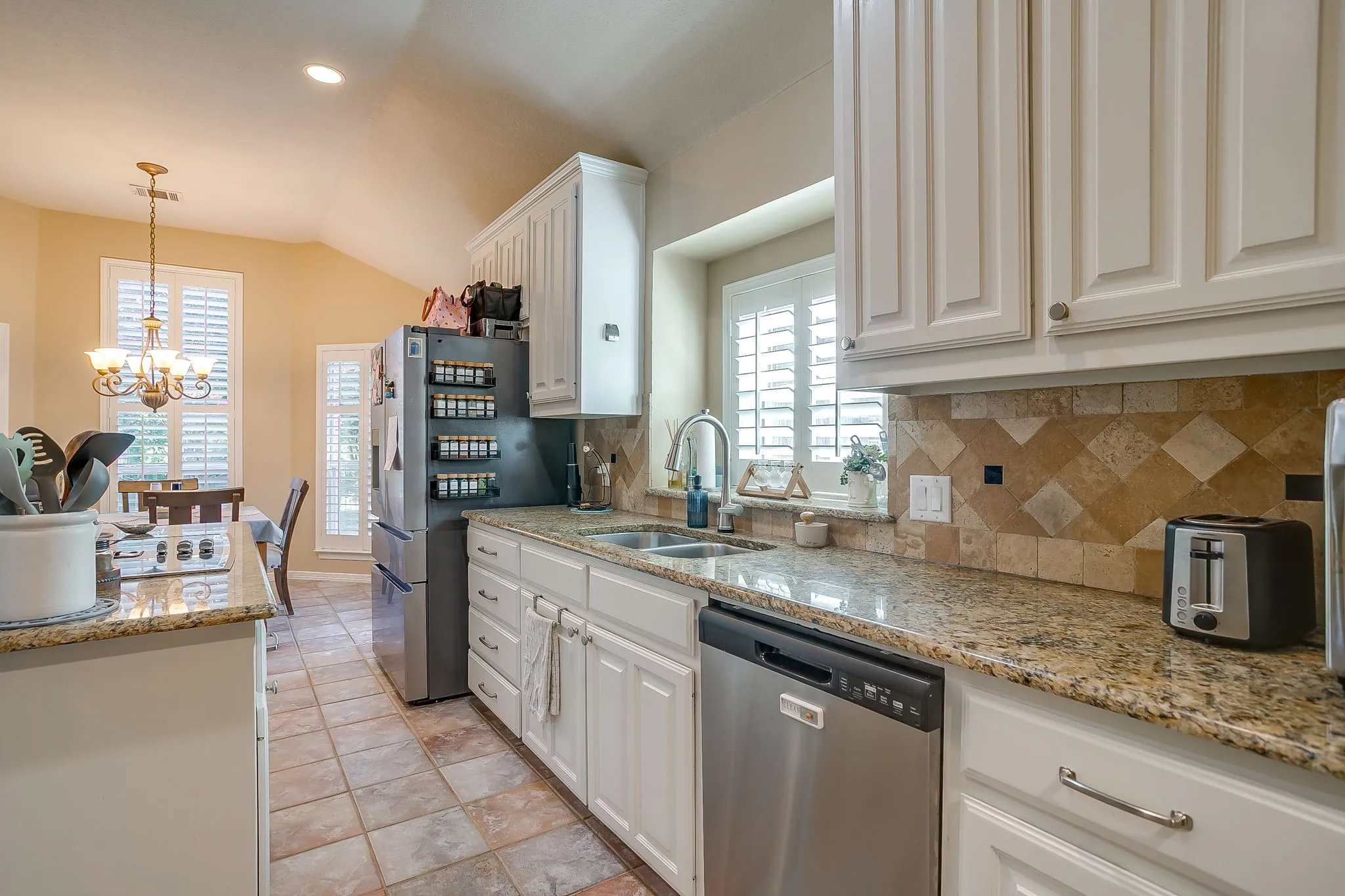 Single Family Residence For Sale in Tarrant County , 14 Zachary Court, Mansfield, Texas 76063, 3 Bedroom, 2 Bathroom, 2 Garage spaces, 2,101 Sqft, built in 1998, Price $399,000, mls#21325353, Real Estate Agent in Mansfield, Homes For Sale in Tarrant county, Homes For Sale in Mansfield, Realtor in Mansfield Texas, Real Estate Brokerage Independent Realty Texas, Luminita Cordes Realtor