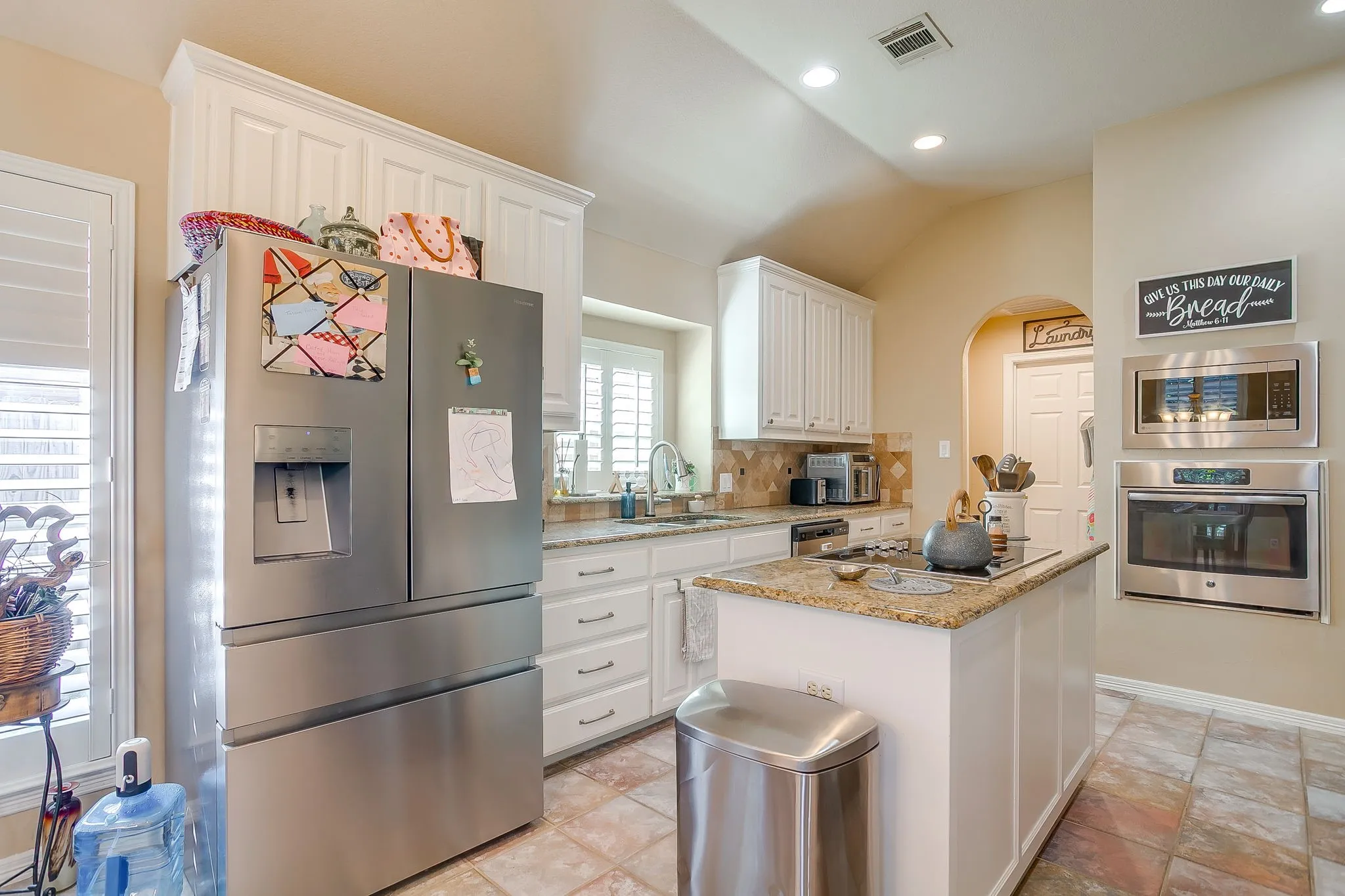 Single Family Residence For Sale in Tarrant County , 14 Zachary Court, Mansfield, Texas 76063, 3 Bedroom, 2 Bathroom, 2 Garage spaces, 2,101 Sqft, built in 1998, Price $399,000, mls#21325353, Real Estate Agent in Mansfield, Homes For Sale in Tarrant county, Homes For Sale in Mansfield, Realtor in Mansfield Texas, Real Estate Brokerage Independent Realty Texas, Luminita Cordes Realtor