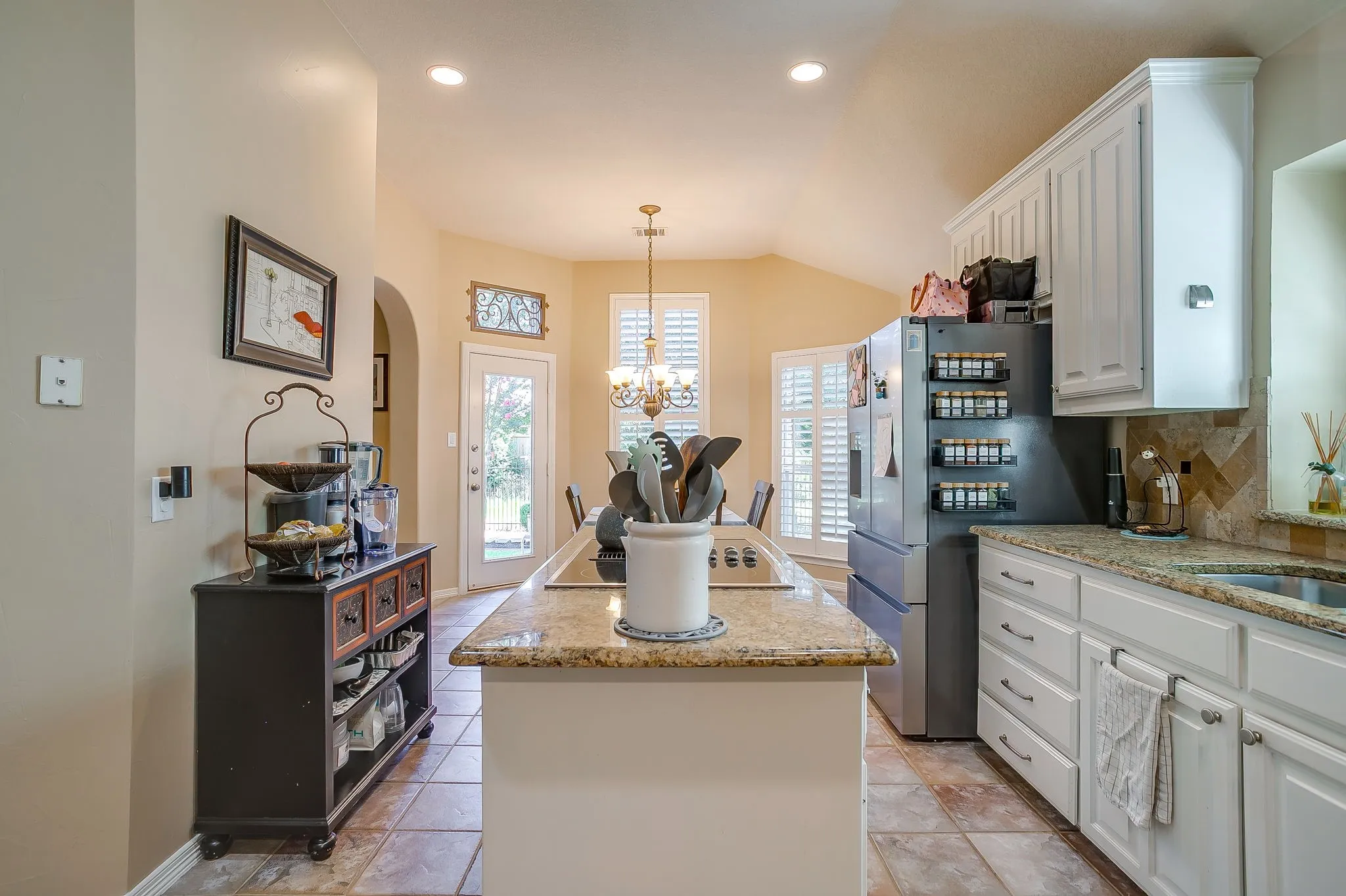 Single Family Residence For Sale in Tarrant County , 14 Zachary Court, Mansfield, Texas 76063, 3 Bedroom, 2 Bathroom, 2 Garage spaces, 2,101 Sqft, built in 1998, Price $399,000, mls#21325353, Real Estate Agent in Mansfield, Homes For Sale in Tarrant county, Homes For Sale in Mansfield, Realtor in Mansfield Texas, Real Estate Brokerage Independent Realty Texas, Luminita Cordes Realtor