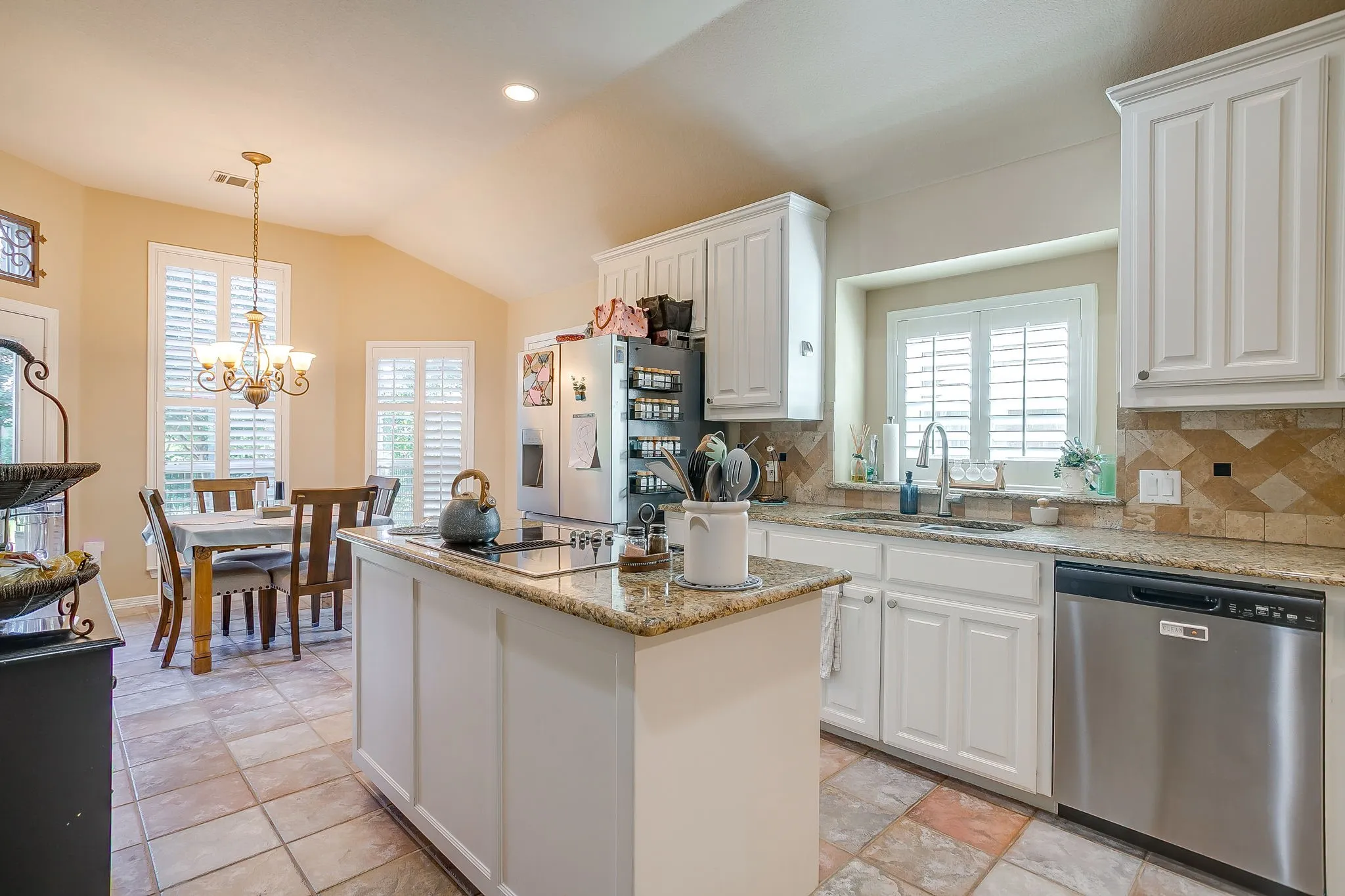 Single Family Residence For Sale in Tarrant County , 14 Zachary Court, Mansfield, Texas 76063, 3 Bedroom, 2 Bathroom, 2 Garage spaces, 2,101 Sqft, built in 1998, Price $399,000, mls#21325353, Real Estate Agent in Mansfield, Homes For Sale in Tarrant county, Homes For Sale in Mansfield, Realtor in Mansfield Texas, Real Estate Brokerage Independent Realty Texas, Luminita Cordes Realtor