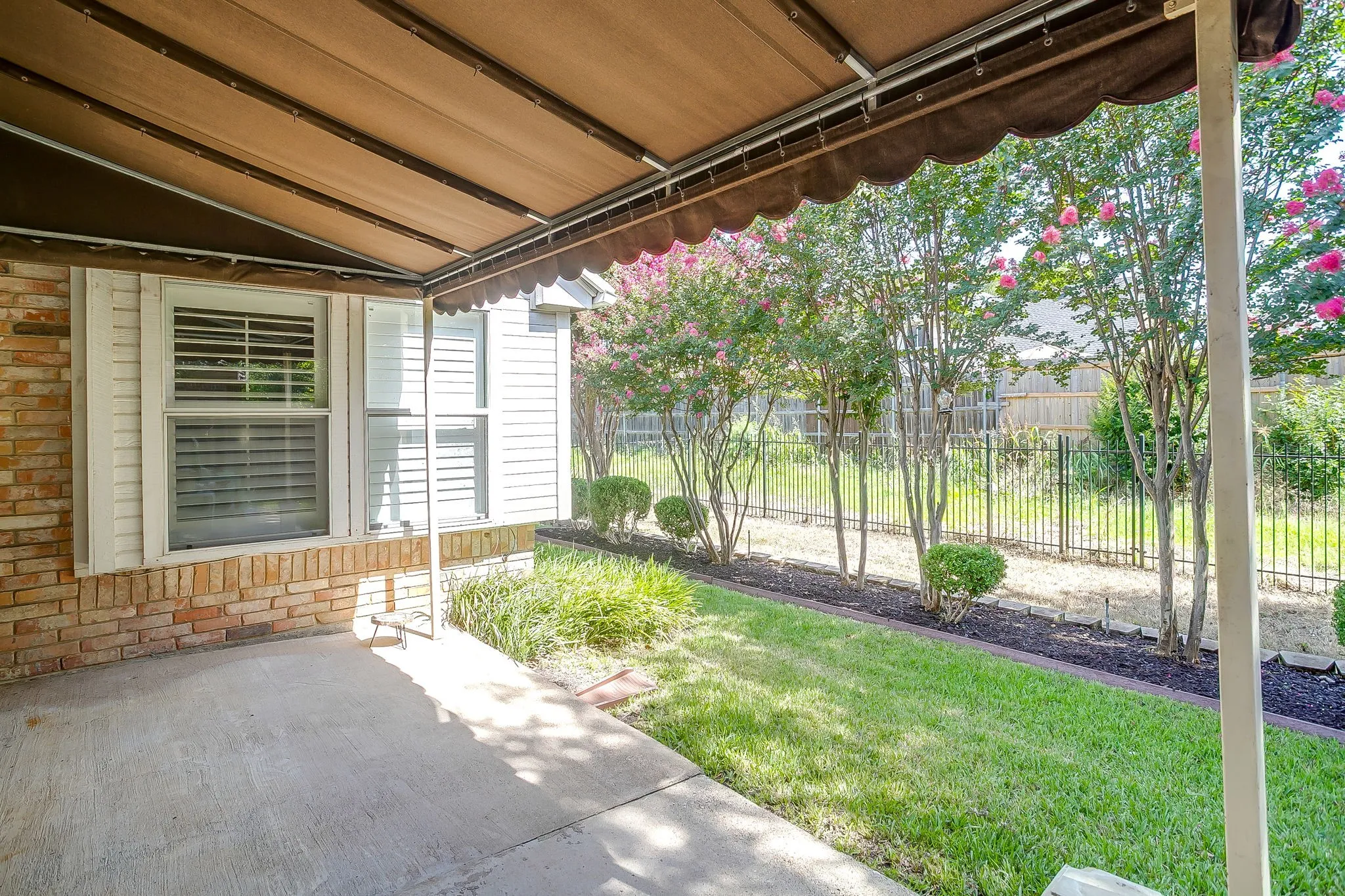 Single Family Residence For Sale in Tarrant County , 14 Zachary Court, Mansfield, Texas 76063, 3 Bedroom, 2 Bathroom, 2 Garage spaces, 2,101 Sqft, built in 1998, Price $399,000, mls#21325353, Real Estate Agent in Mansfield, Homes For Sale in Tarrant county, Homes For Sale in Mansfield, Realtor in Mansfield Texas, Real Estate Brokerage Independent Realty Texas, Luminita Cordes Realtor