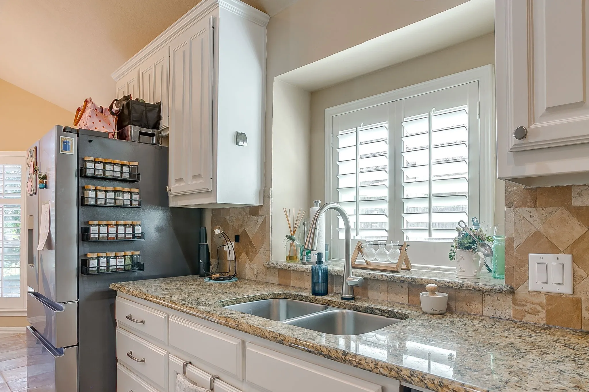 Single Family Residence For Sale in Tarrant County , 14 Zachary Court, Mansfield, Texas 76063, 3 Bedroom, 2 Bathroom, 2 Garage spaces, 2,101 Sqft, built in 1998, Price $399,000, mls#21325353, Real Estate Agent in Mansfield, Homes For Sale in Tarrant county, Homes For Sale in Mansfield, Realtor in Mansfield Texas, Real Estate Brokerage Independent Realty Texas, Luminita Cordes Realtor