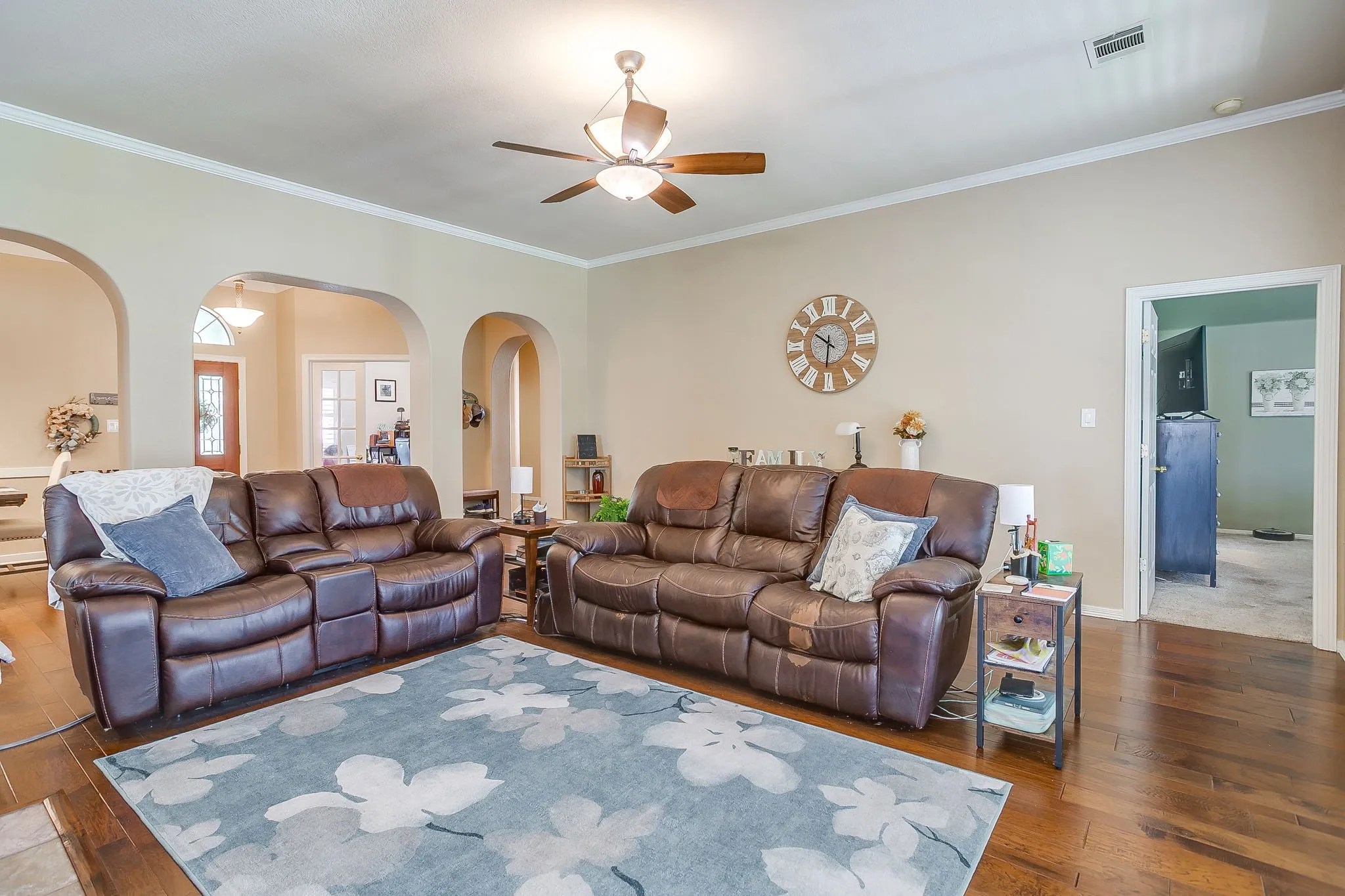 Single Family Residence For Sale in Tarrant County , 14 Zachary Court, Mansfield, Texas 76063, 3 Bedroom, 2 Bathroom, 2 Garage spaces, 2,101 Sqft, built in 1998, Price $399,000, mls#21325353, Real Estate Agent in Mansfield, Homes For Sale in Tarrant county, Homes For Sale in Mansfield, Realtor in Mansfield Texas, Real Estate Brokerage Independent Realty Texas, Luminita Cordes Realtor
