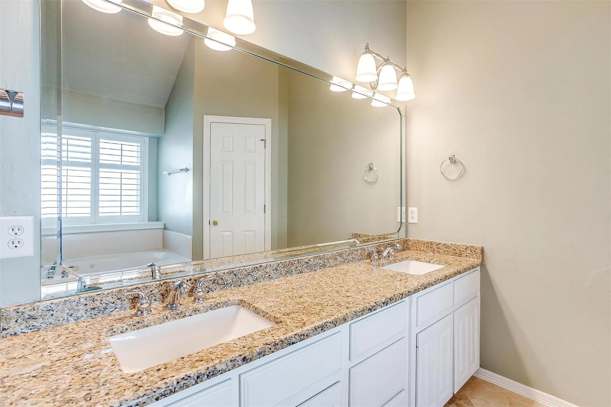 Single Family Residence For Sale in Tarrant County , 14 Zachary Court, Mansfield, Texas 76063, 3 Bedroom, 2 Bathroom, 2 Garage spaces, 2,101 Sqft, built in 1998, Price $399,000, mls#21325353, Real Estate Agent in Mansfield, Homes For Sale in Tarrant county, Homes For Sale in Mansfield, Realtor in Mansfield Texas, Real Estate Brokerage Independent Realty Texas, Luminita Cordes Realtor
